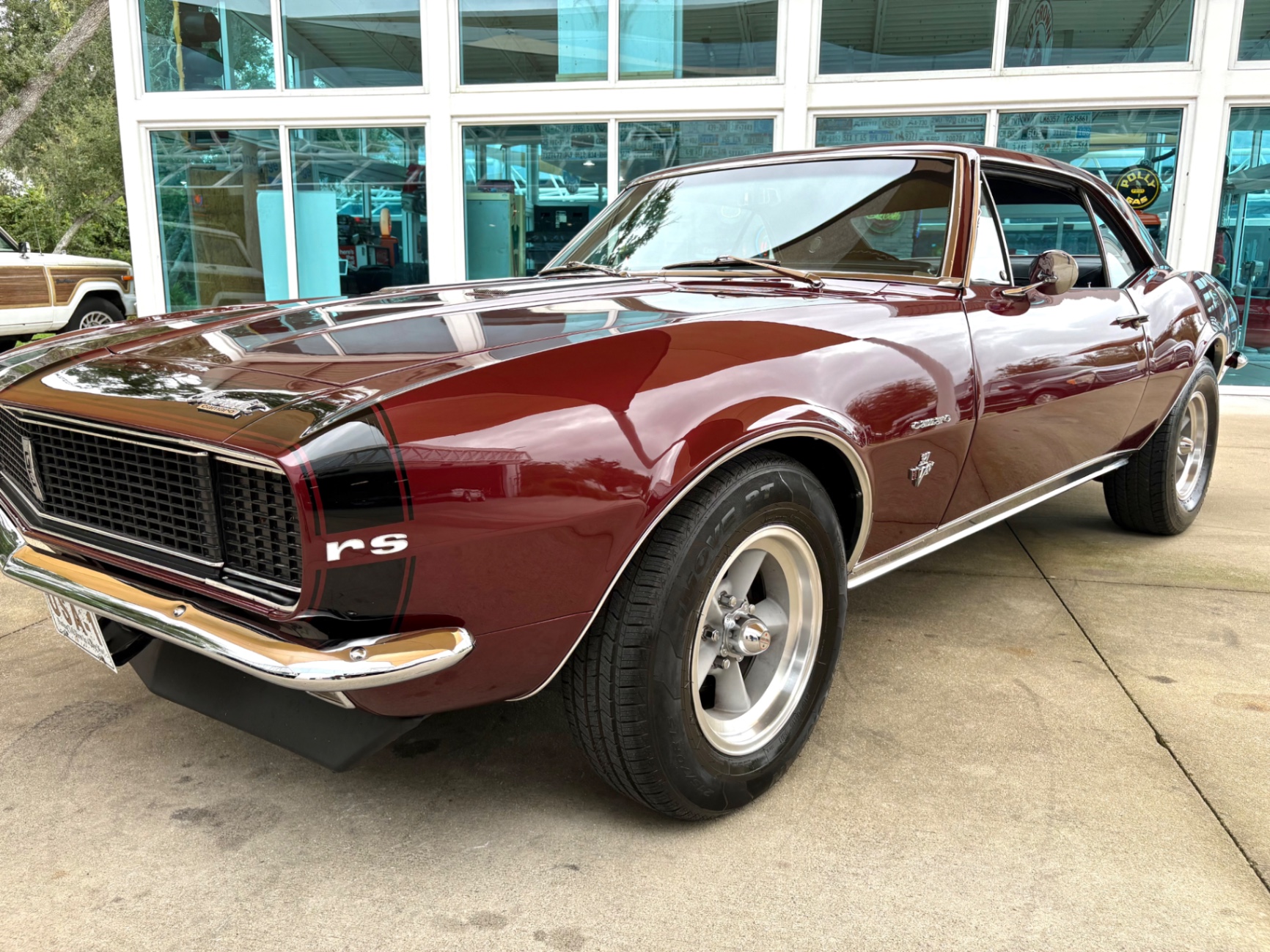 Vehicle photo 11
