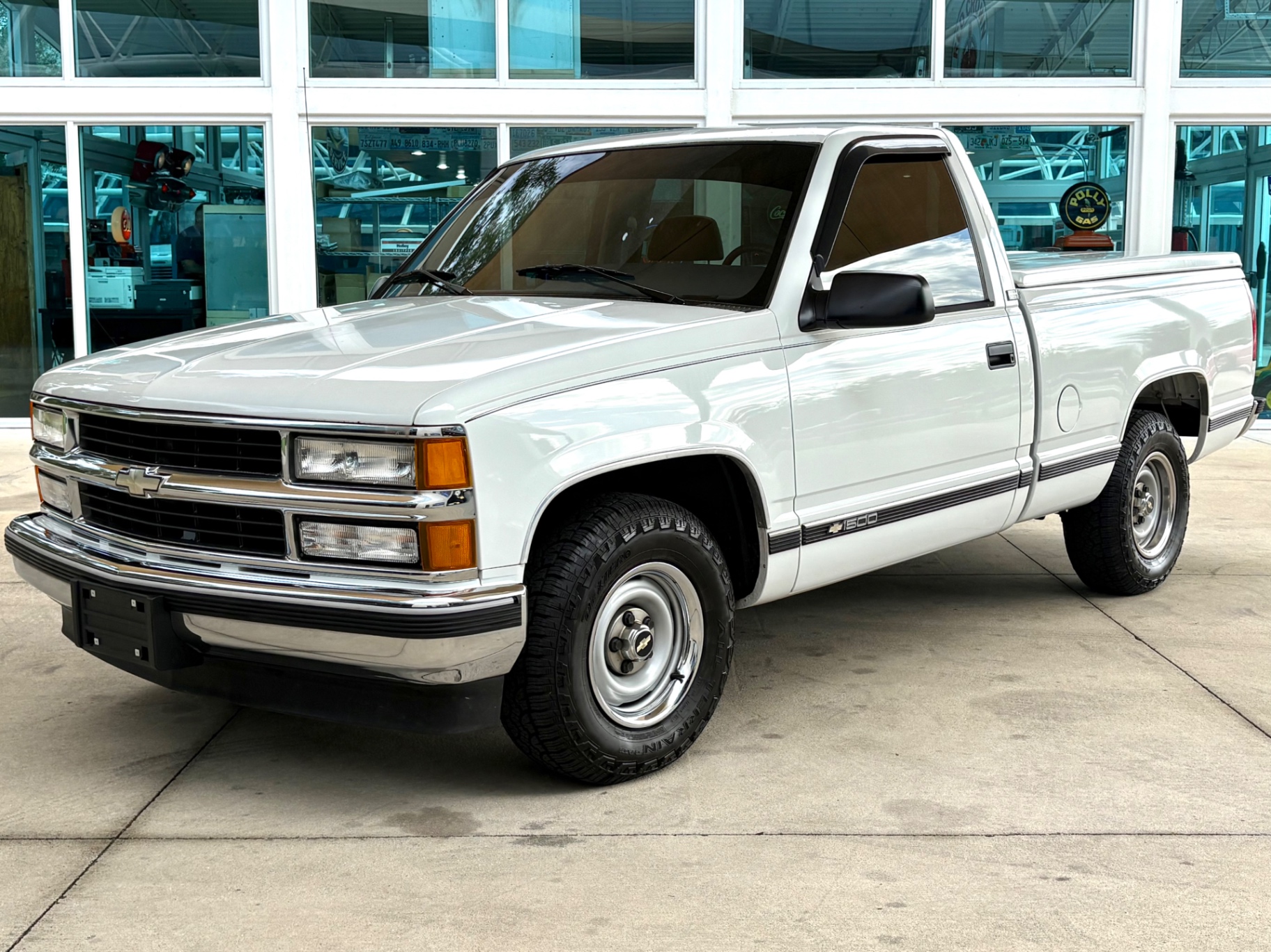 Vehicle photo 10