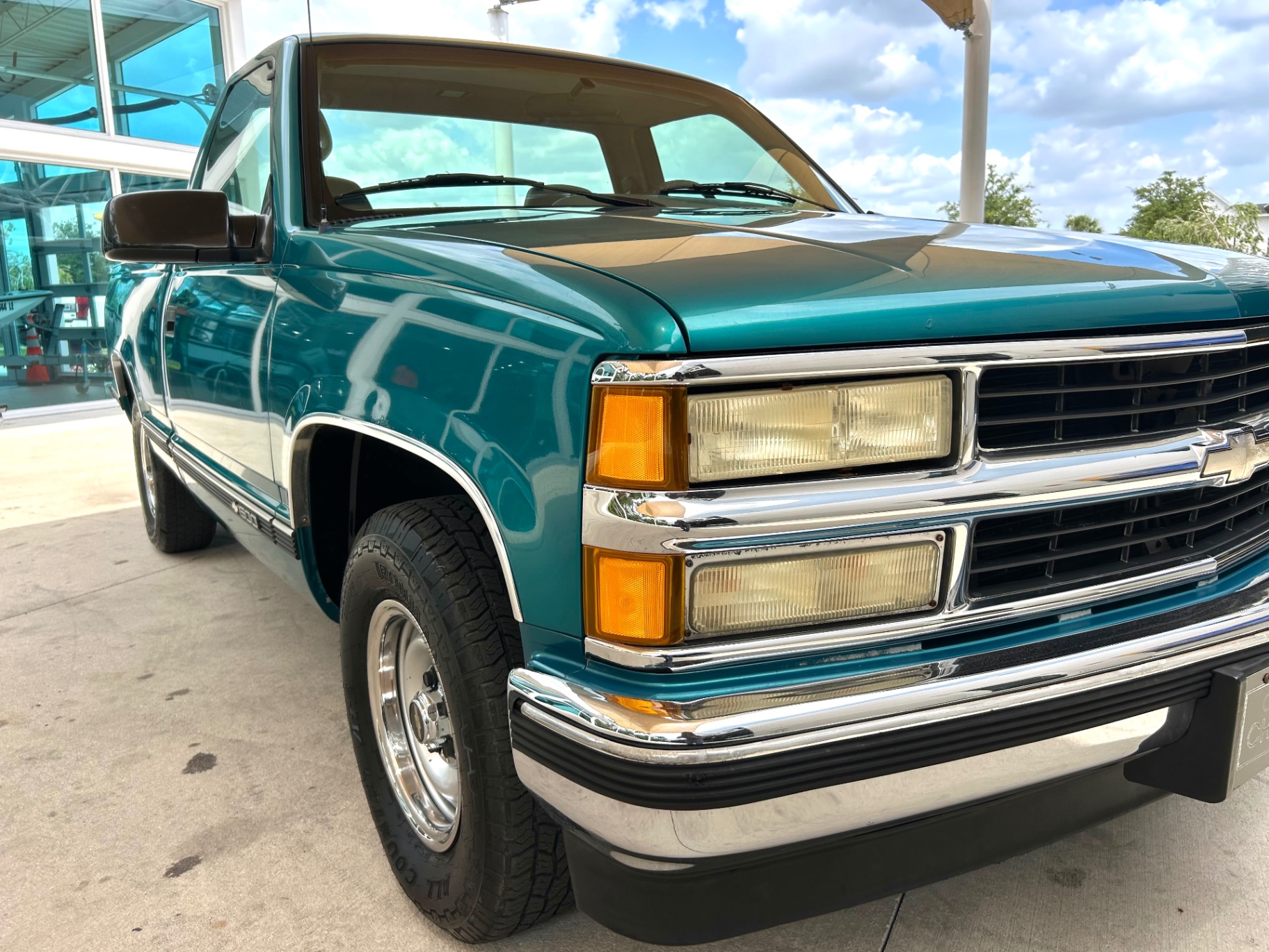 Vehicle photo 18