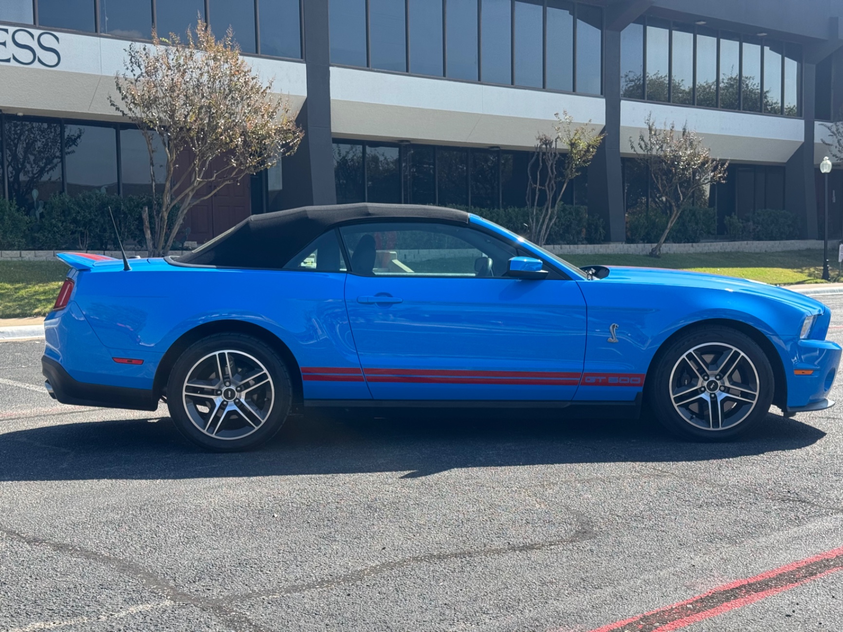 Vehicle photo 24