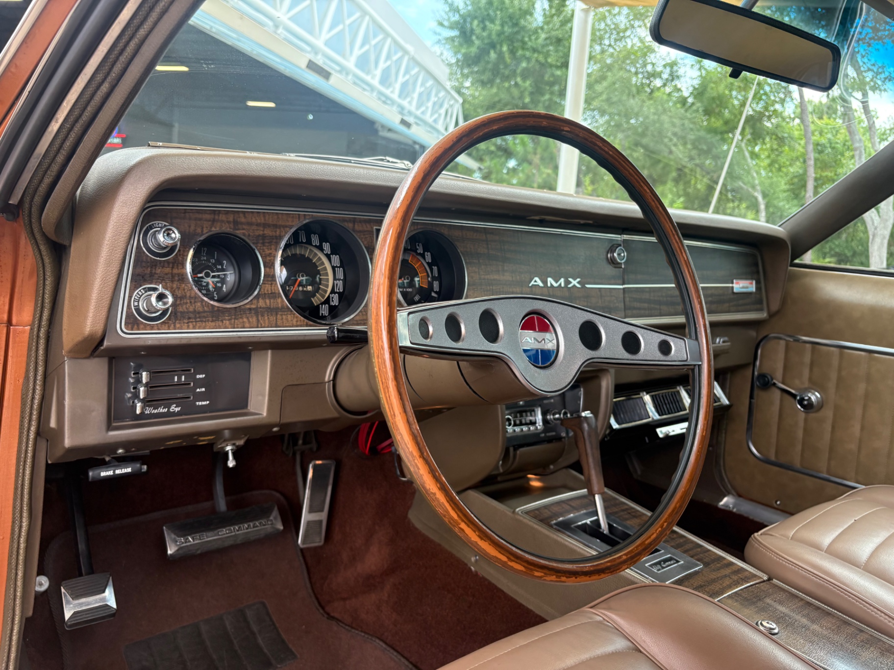 Vehicle photo 32