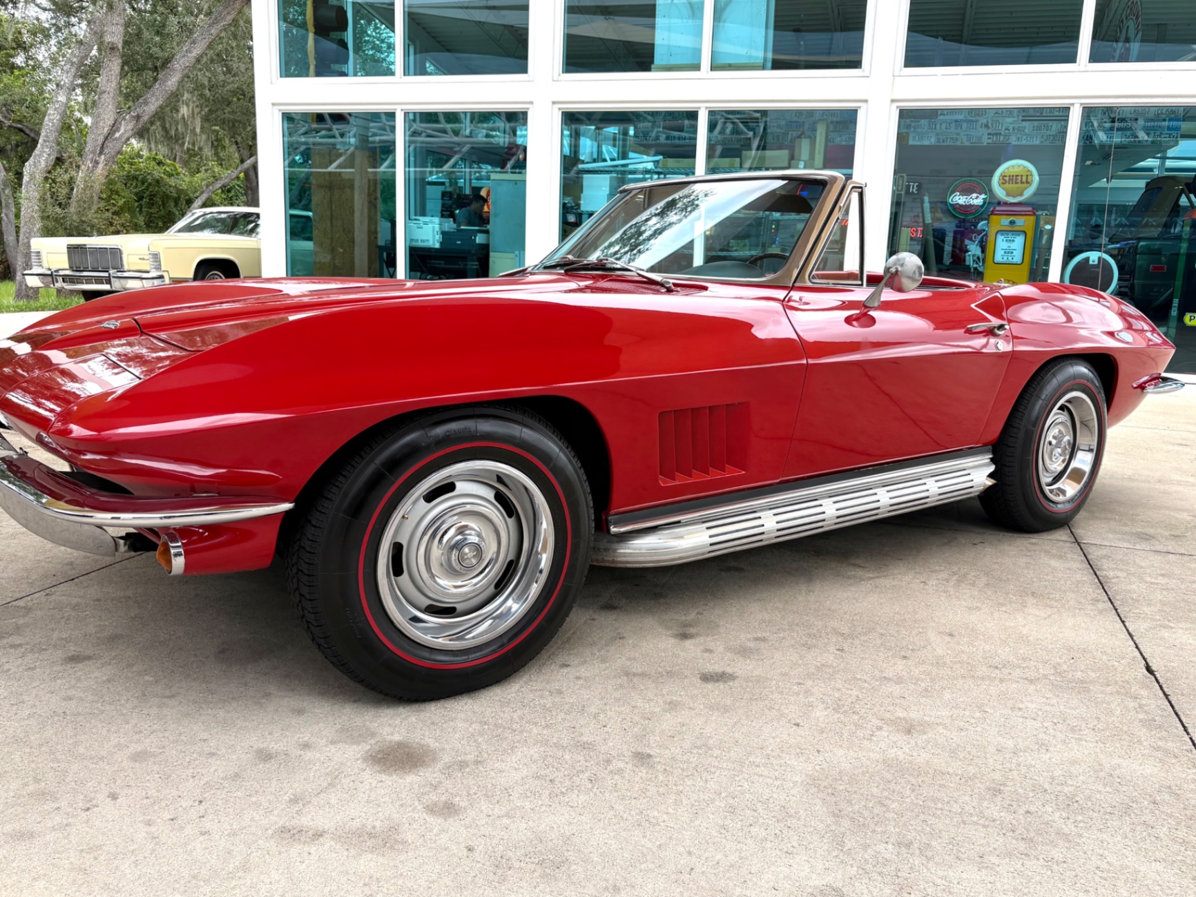Vehicle photo 12