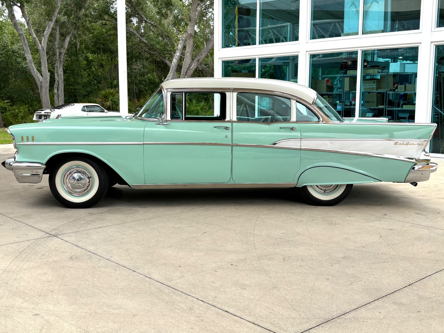 Vehicle photo 10