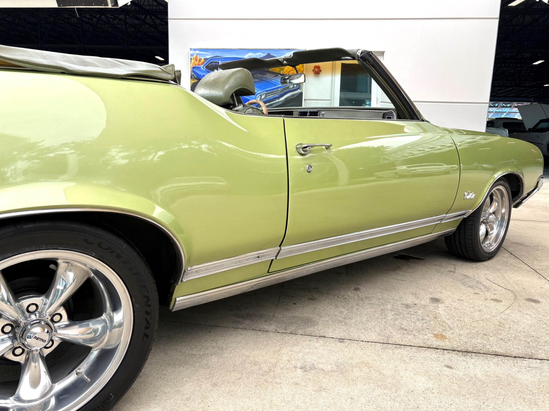 Vehicle photo 17