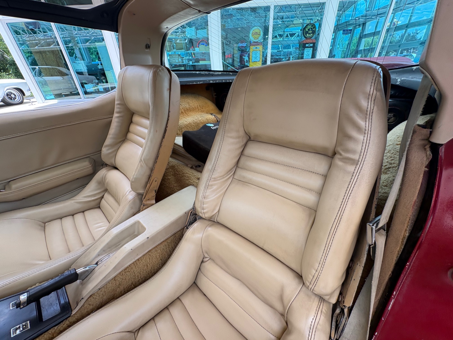 Vehicle photo 34