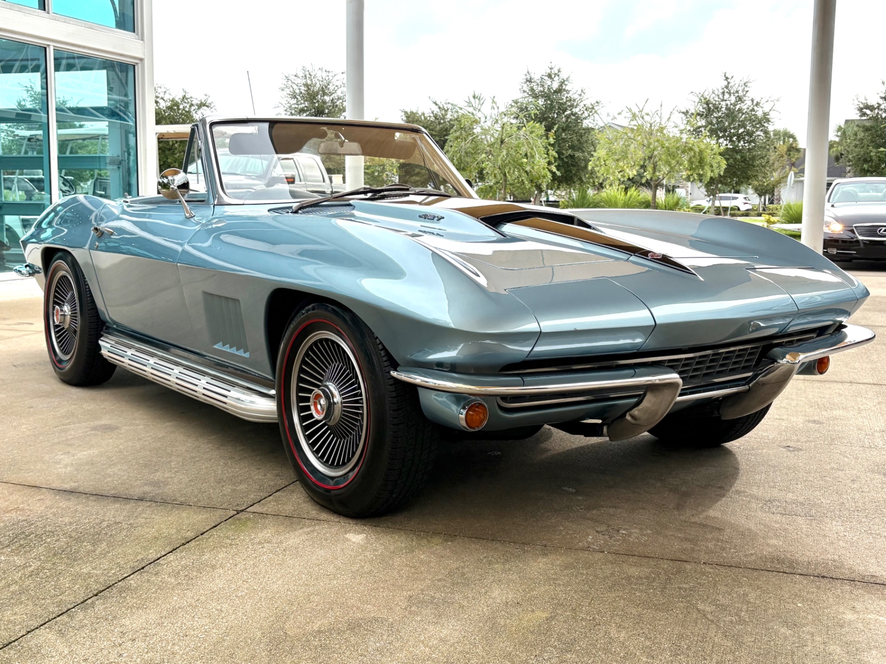 Vehicle photo 3