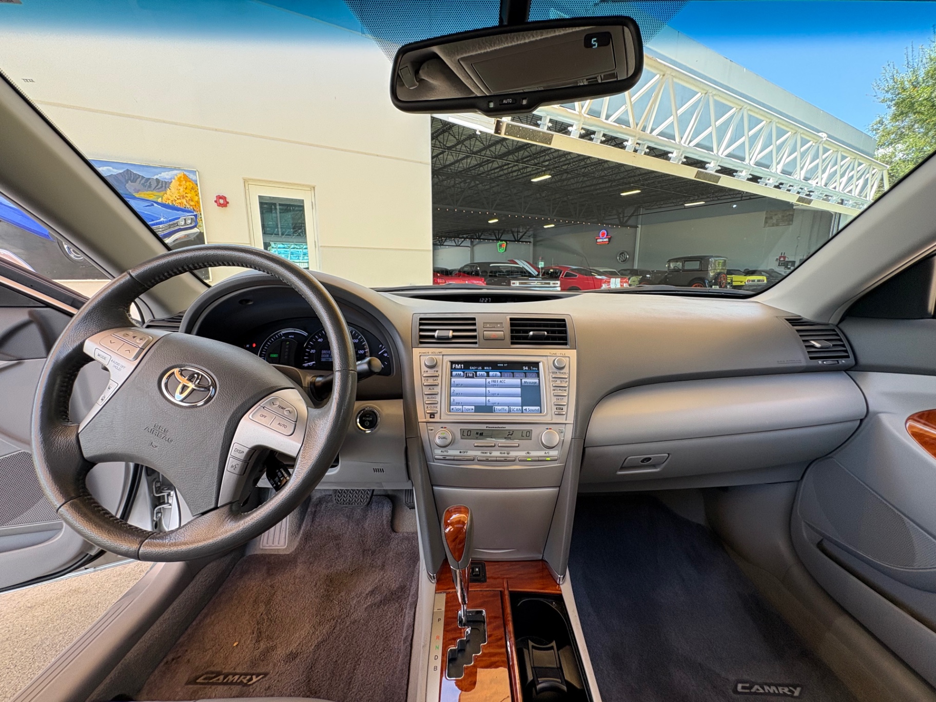Vehicle photo 32