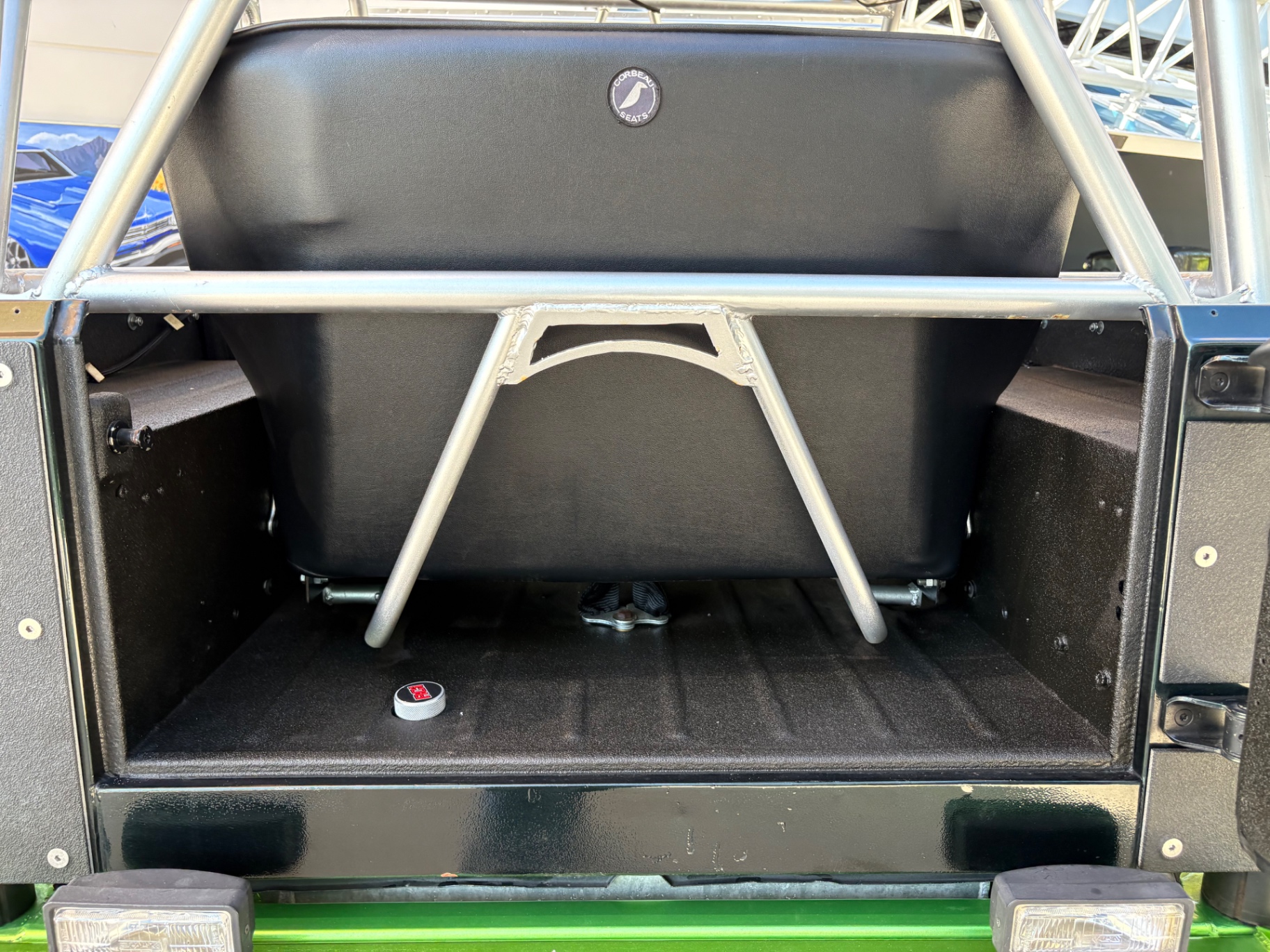 Vehicle photo 7