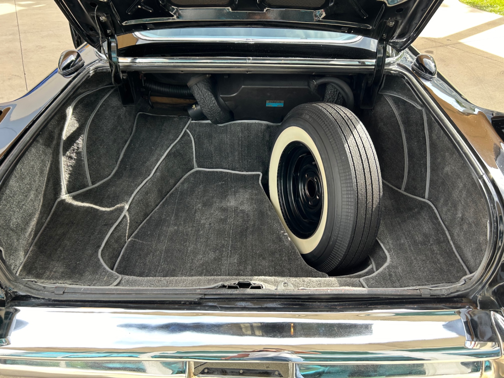 Vehicle photo 8