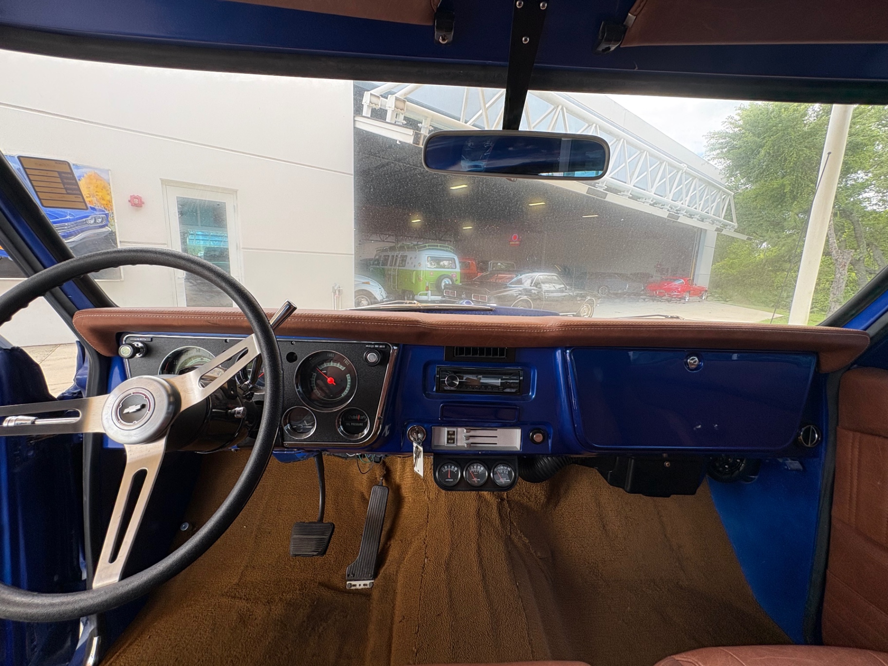 Vehicle photo 36