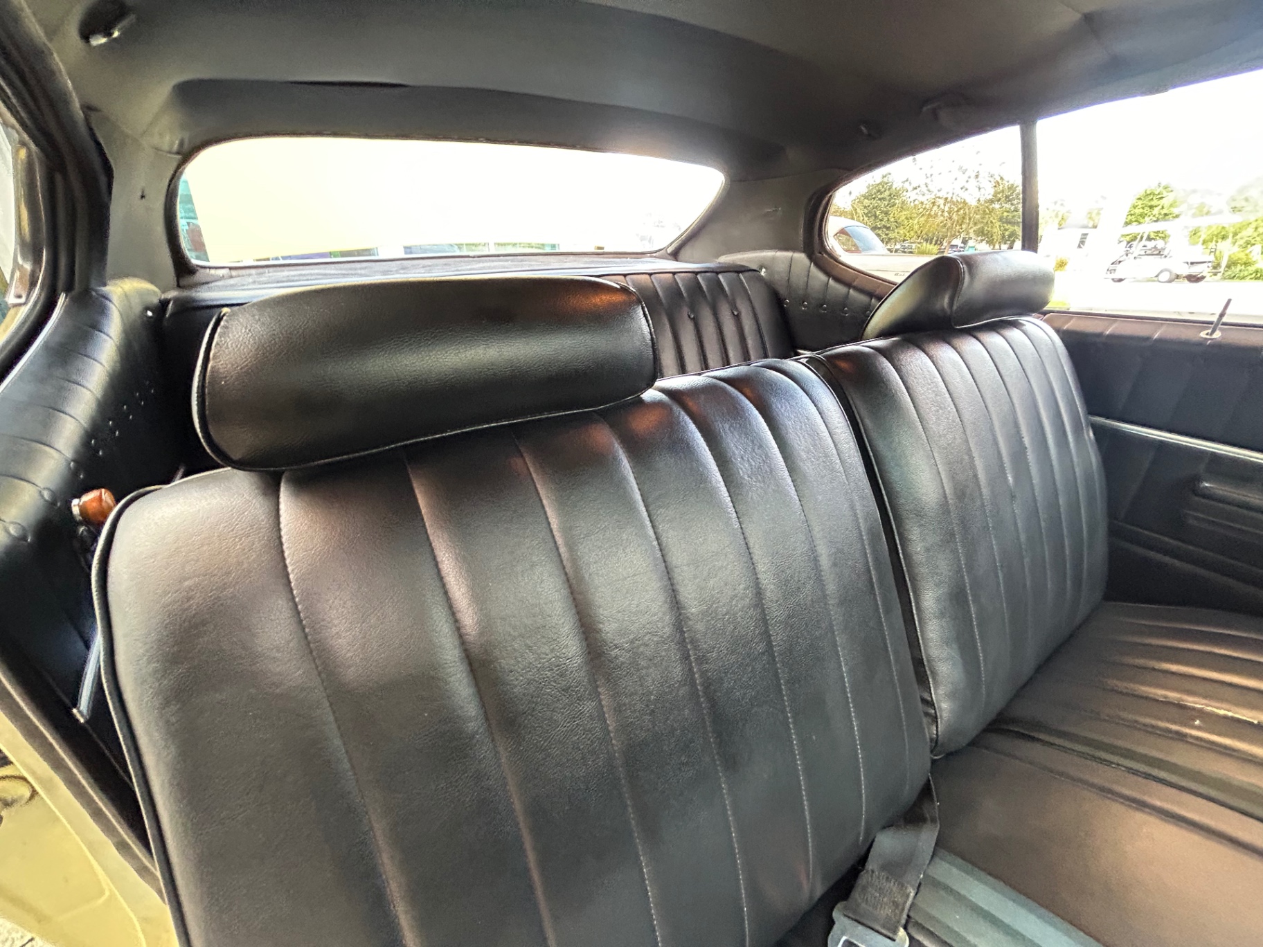 Vehicle photo 25