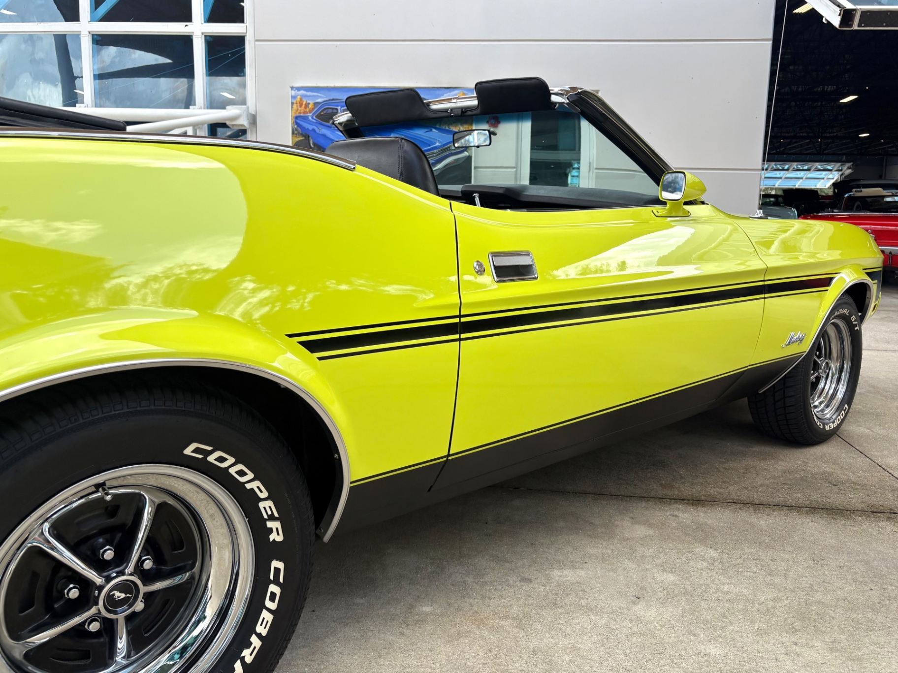 Vehicle photo 17