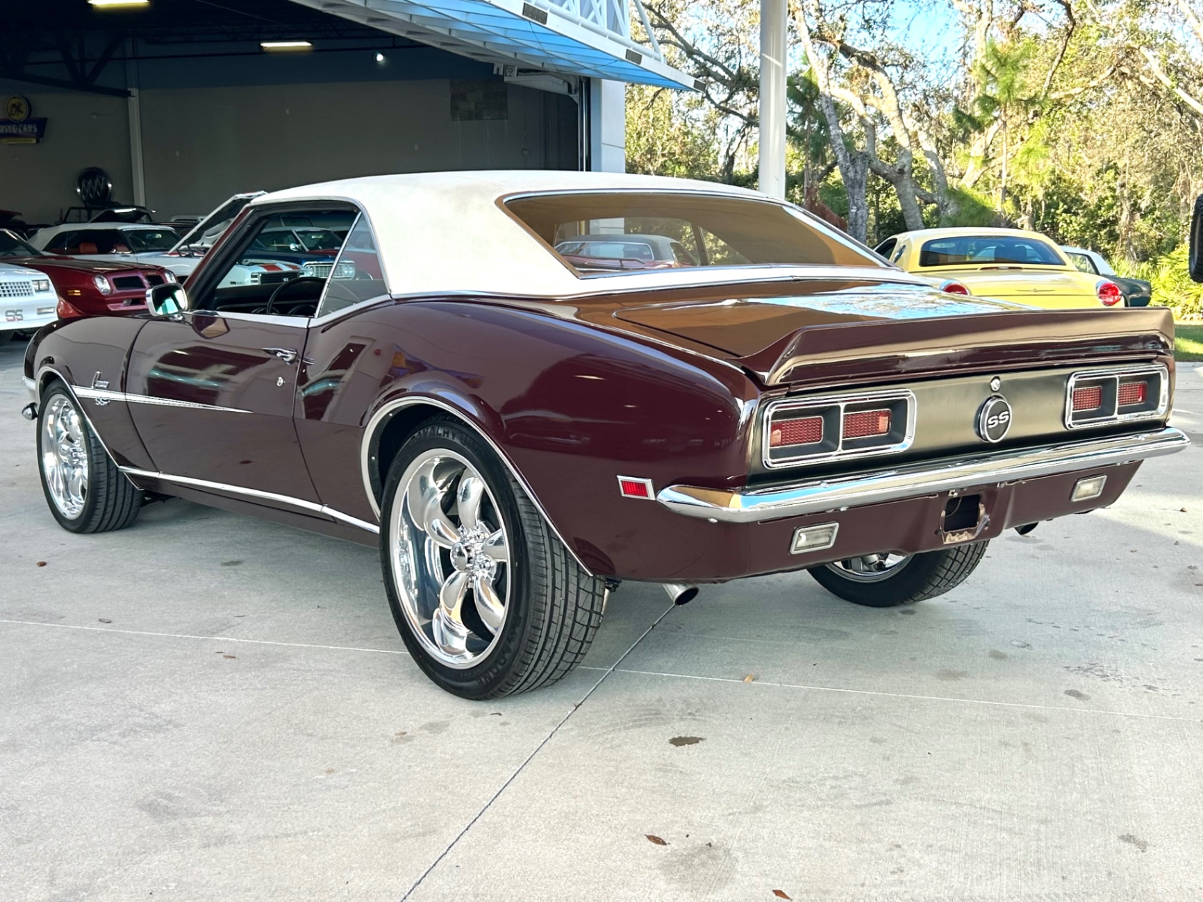 Vehicle photo 10