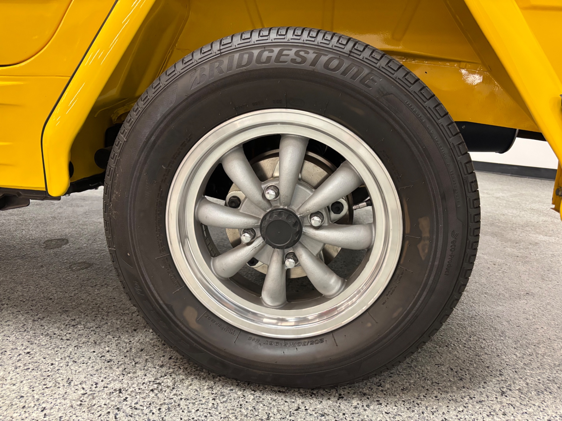 Vehicle photo 11