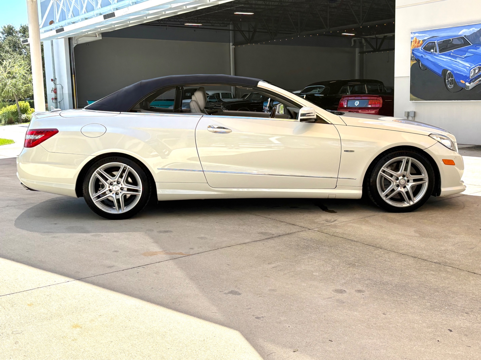 Vehicle photo 20
