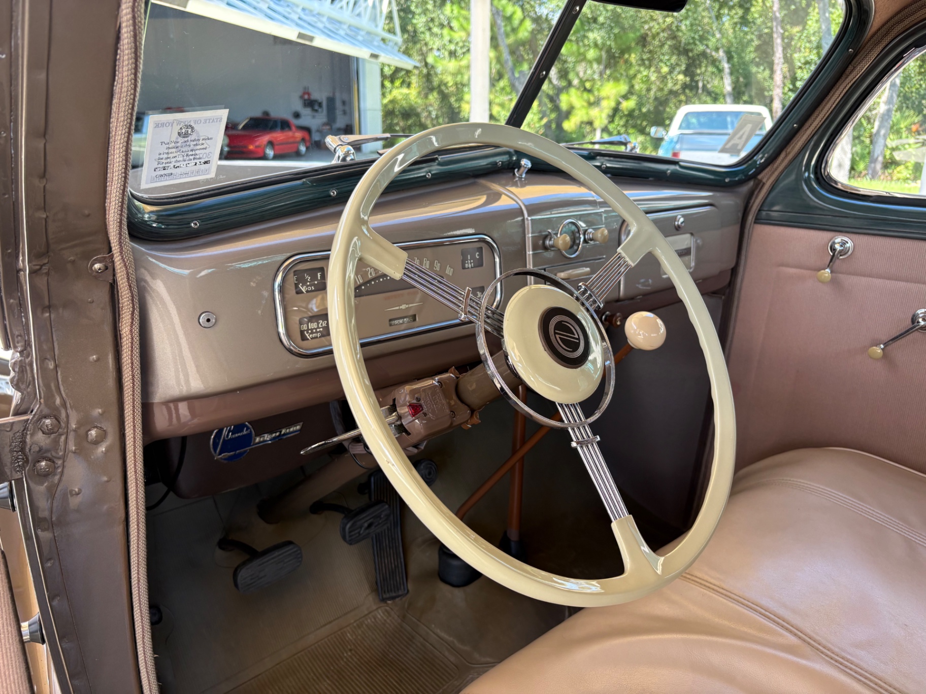 Vehicle photo 27