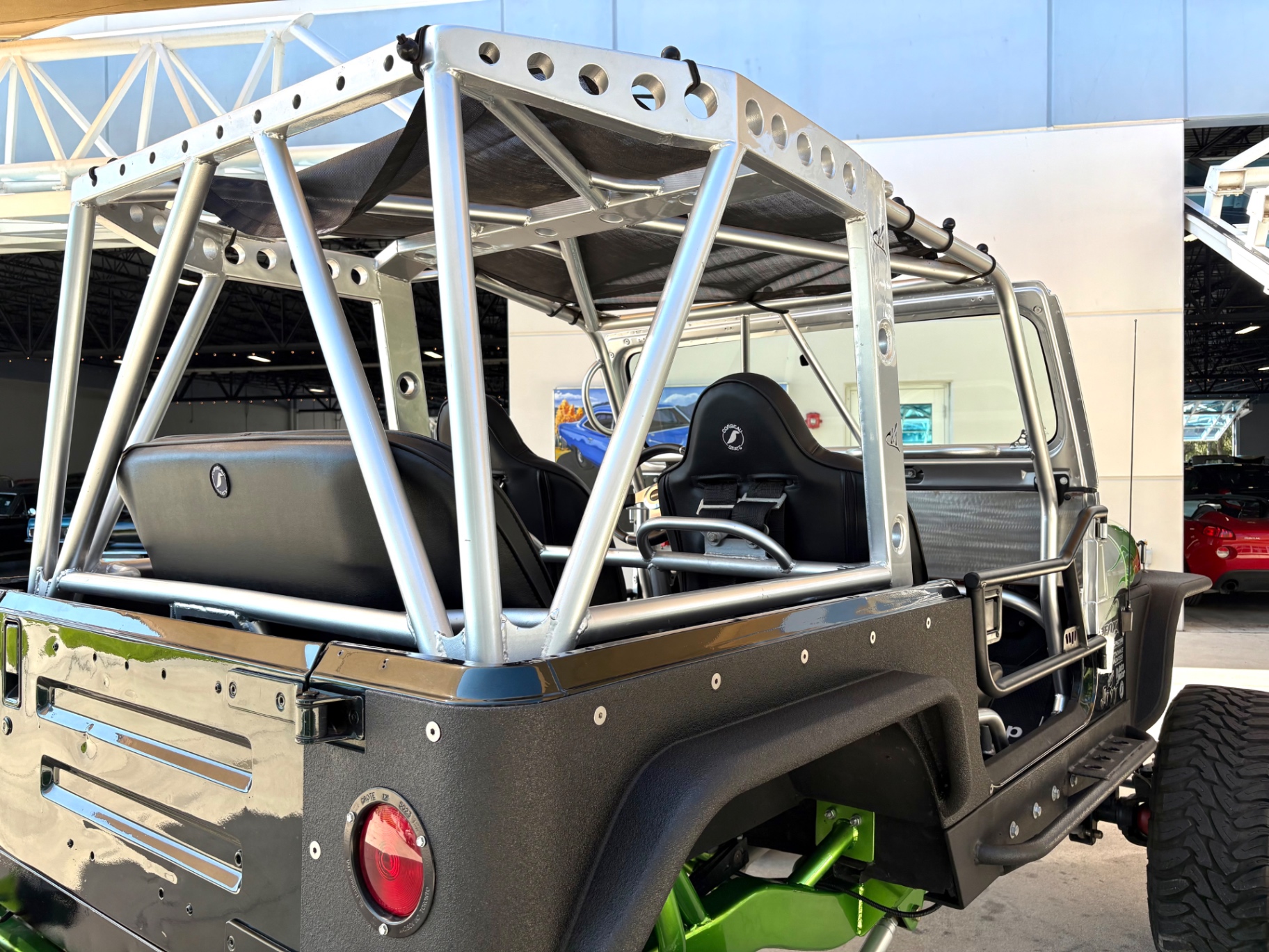 Vehicle photo 15