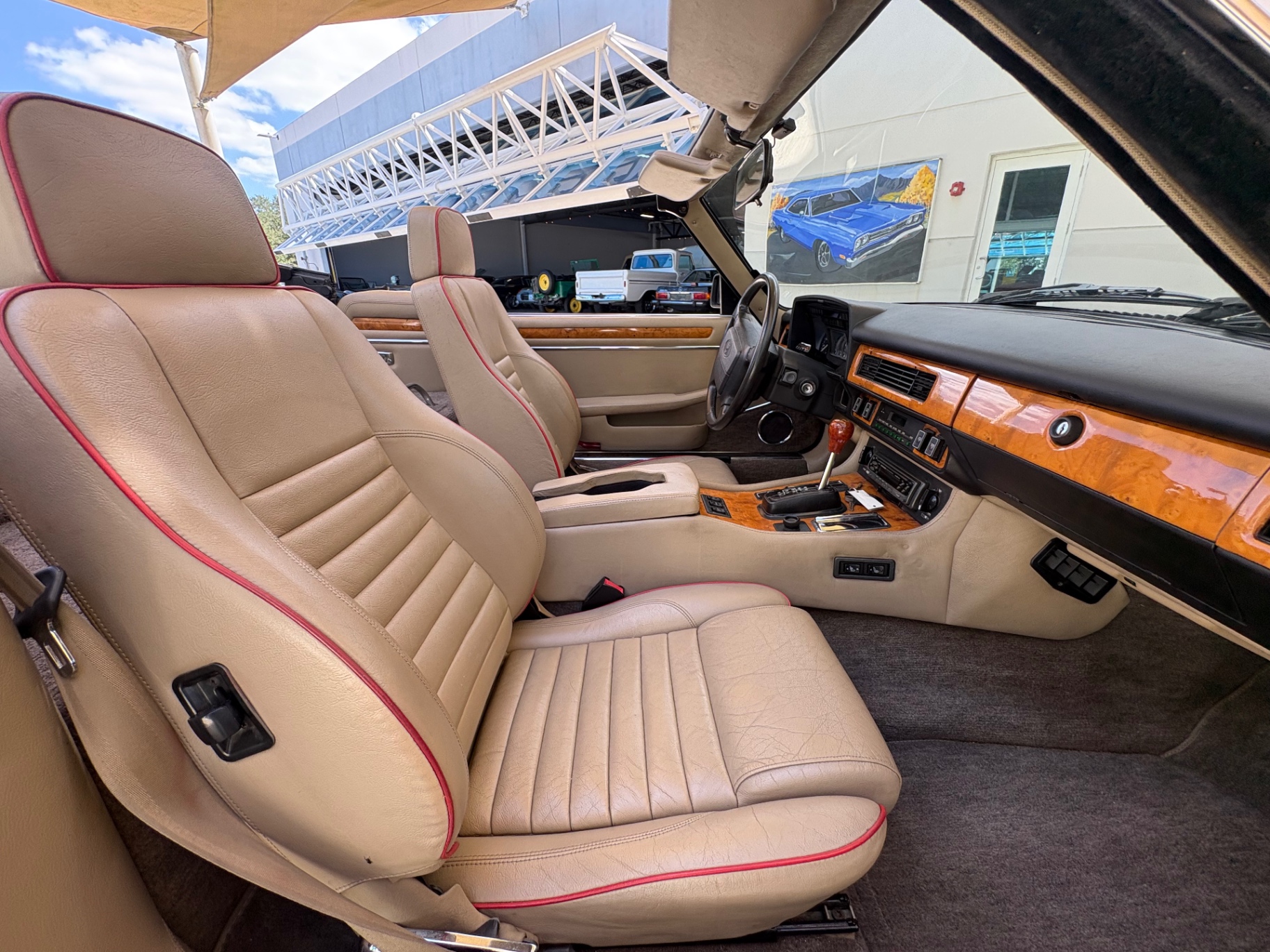 Vehicle photo 43