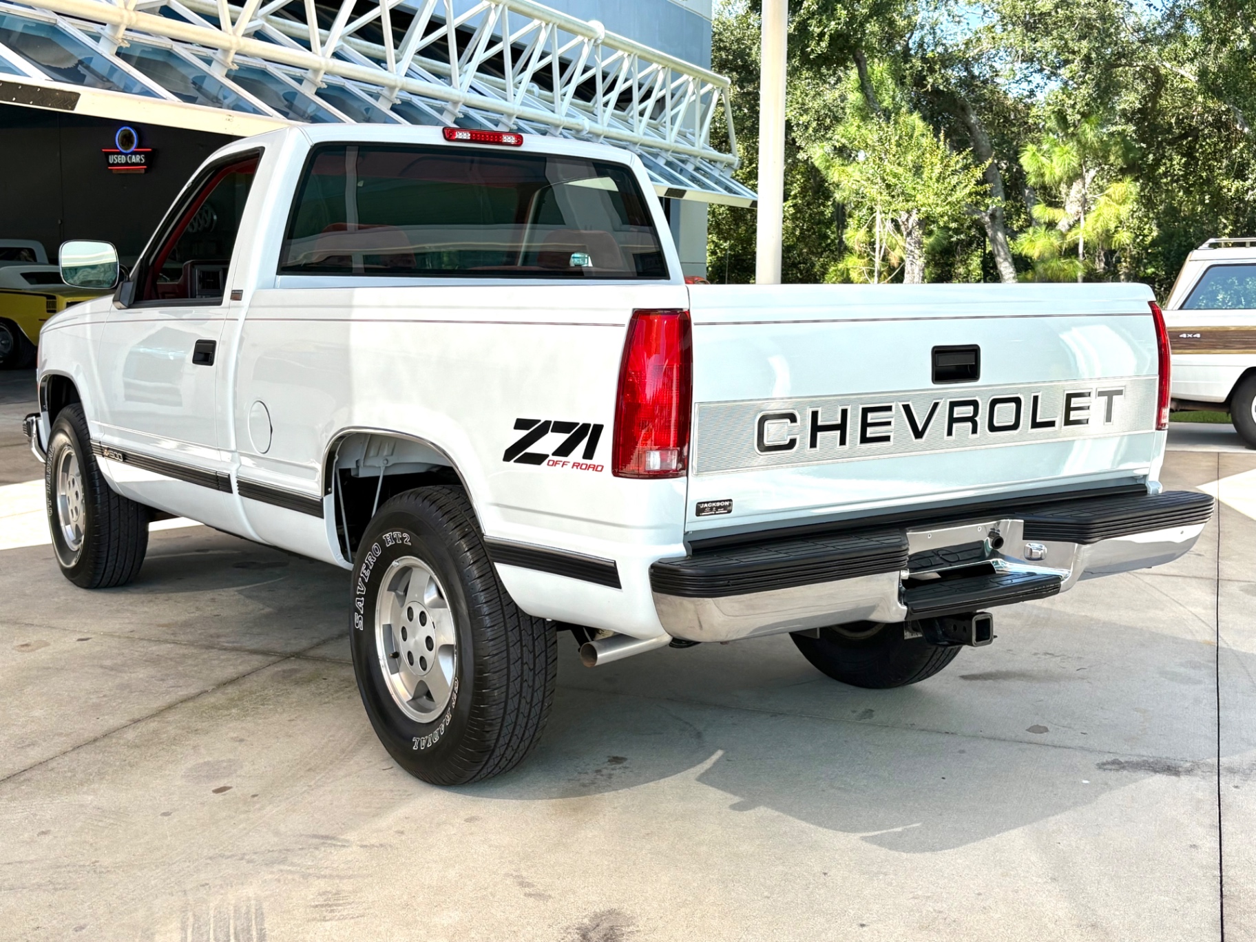 Vehicle photo 8