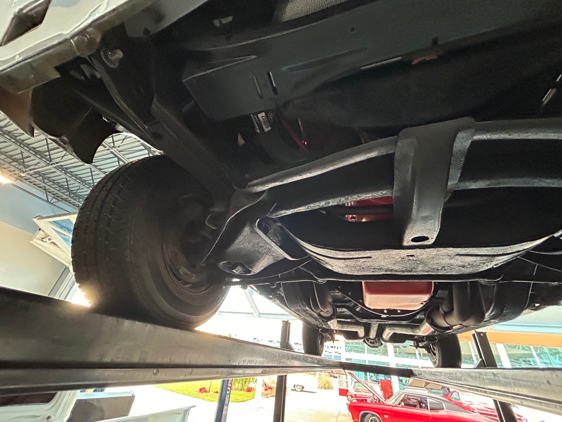 Vehicle photo 33