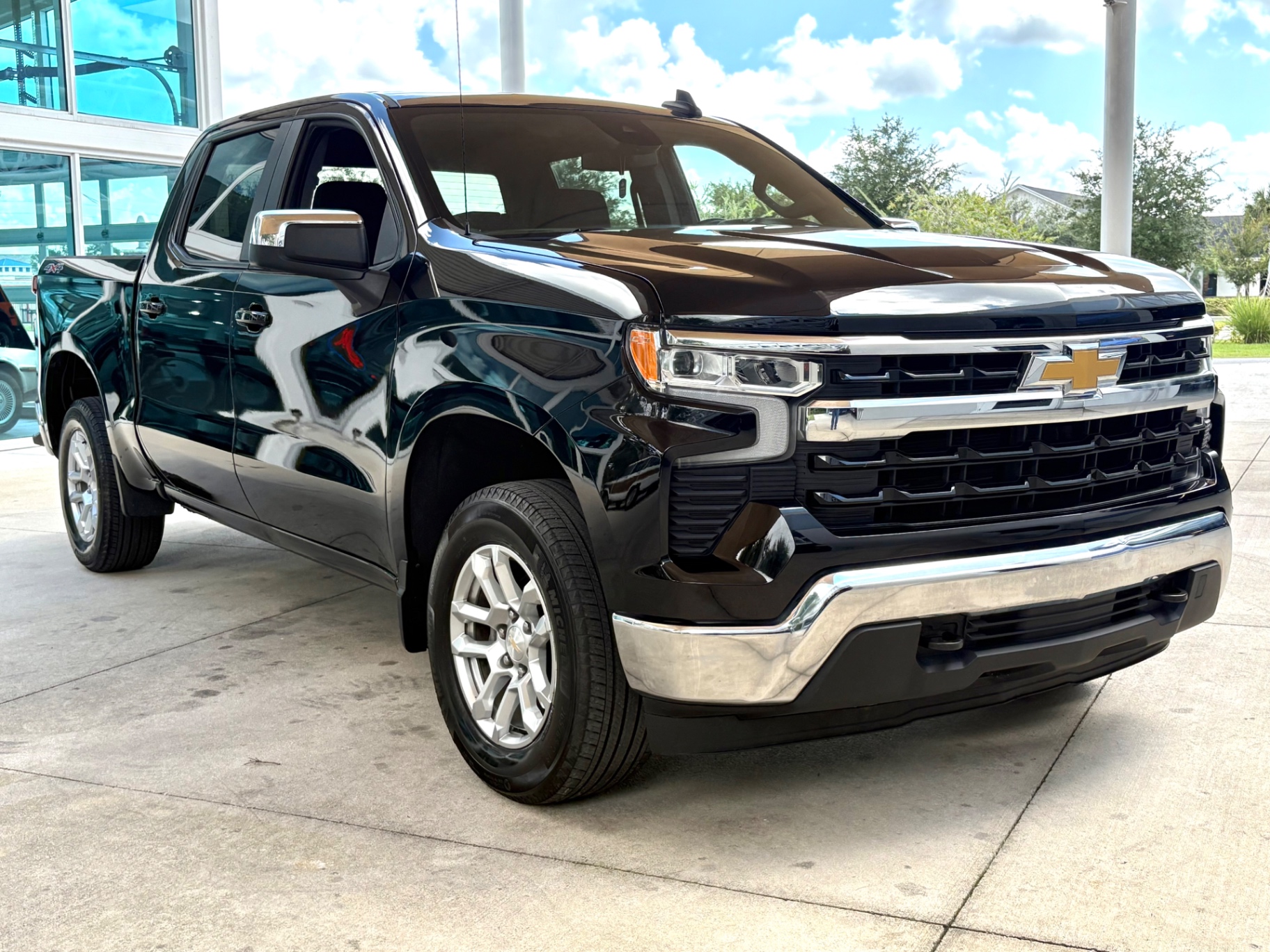 Vehicle photo 3