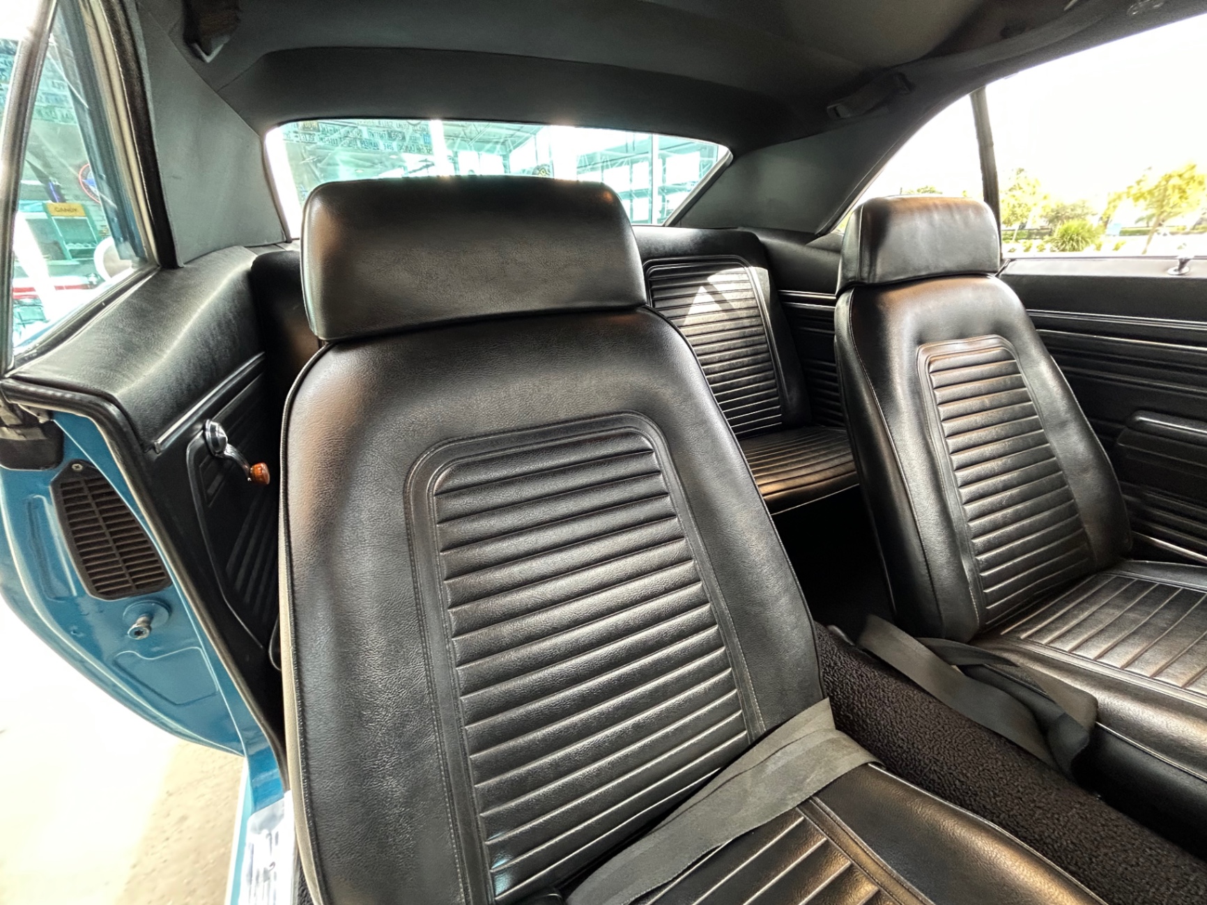 Vehicle photo 27