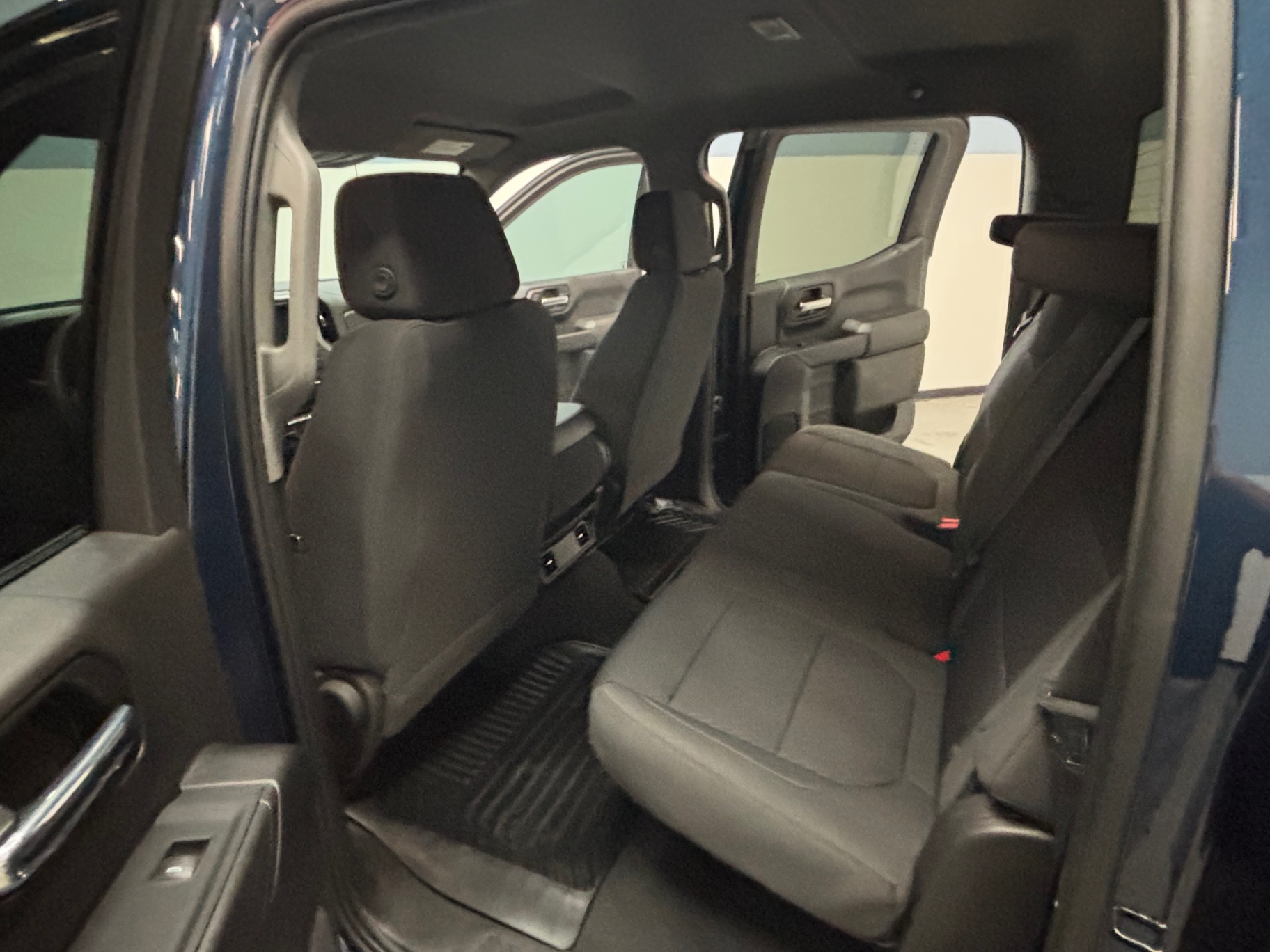 Vehicle photo 23