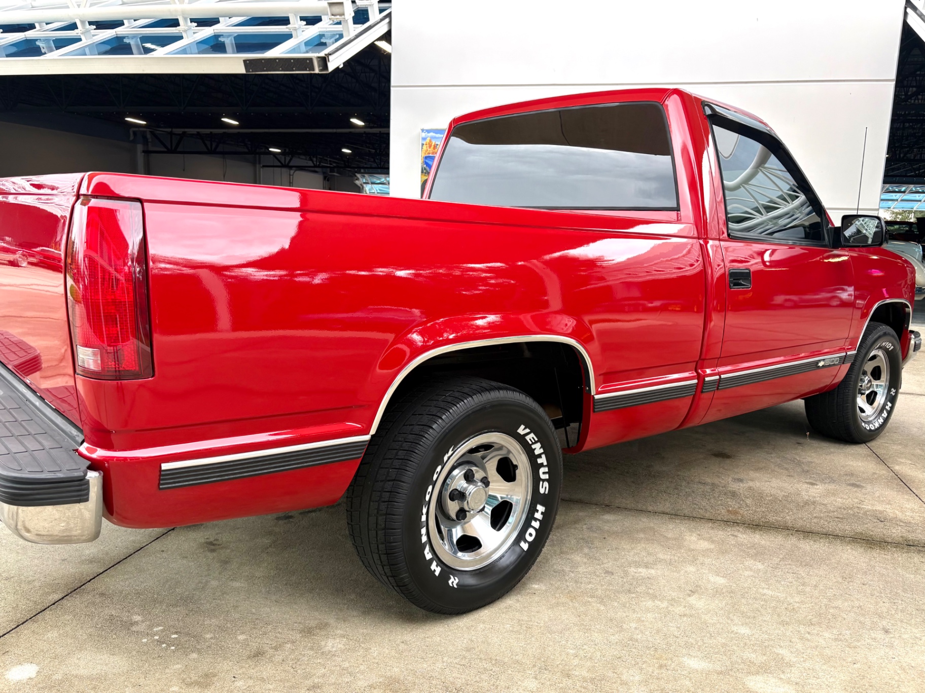Vehicle photo 16