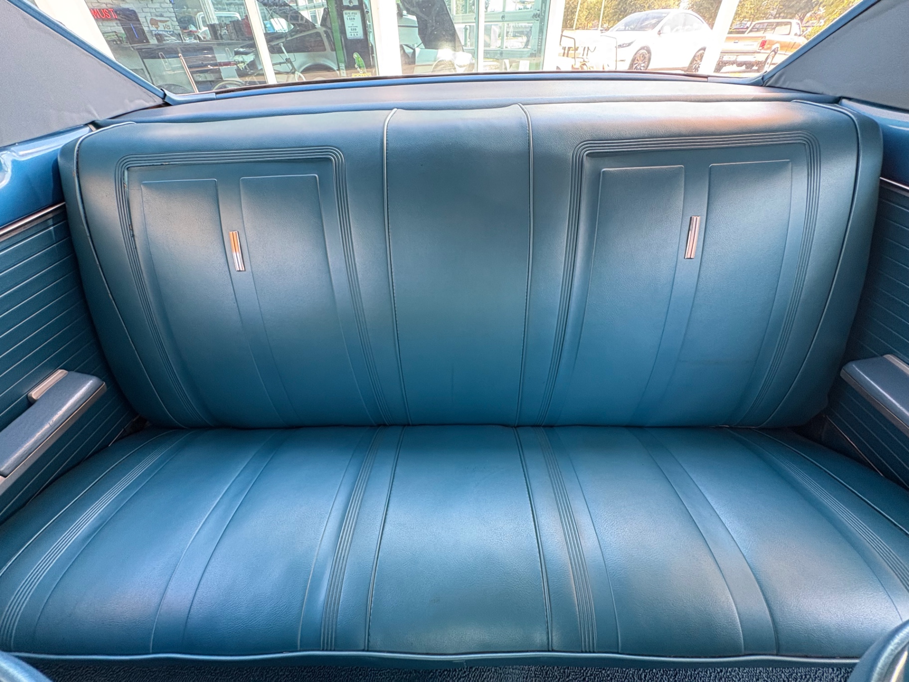 Vehicle photo 34