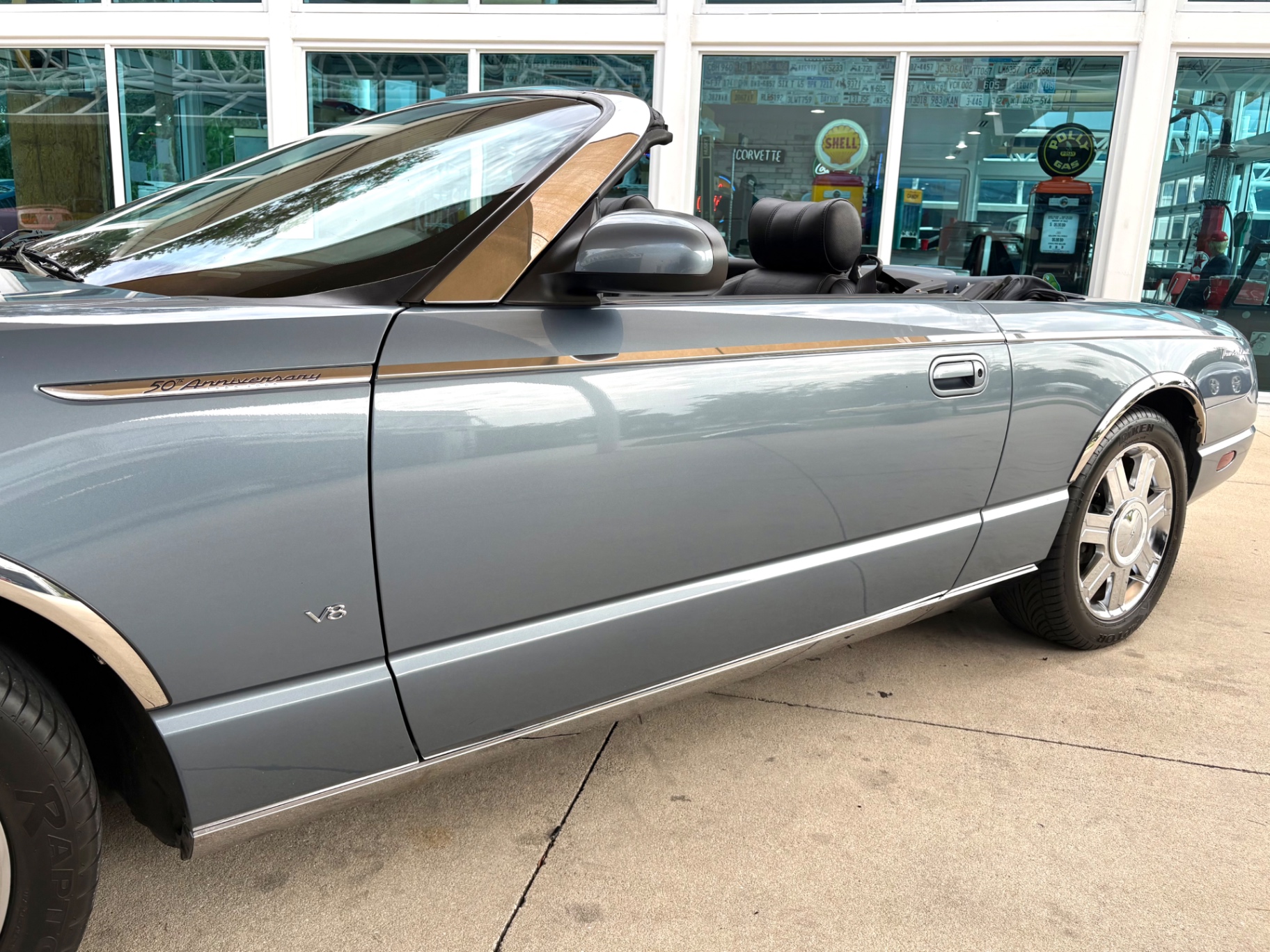 Vehicle photo 13