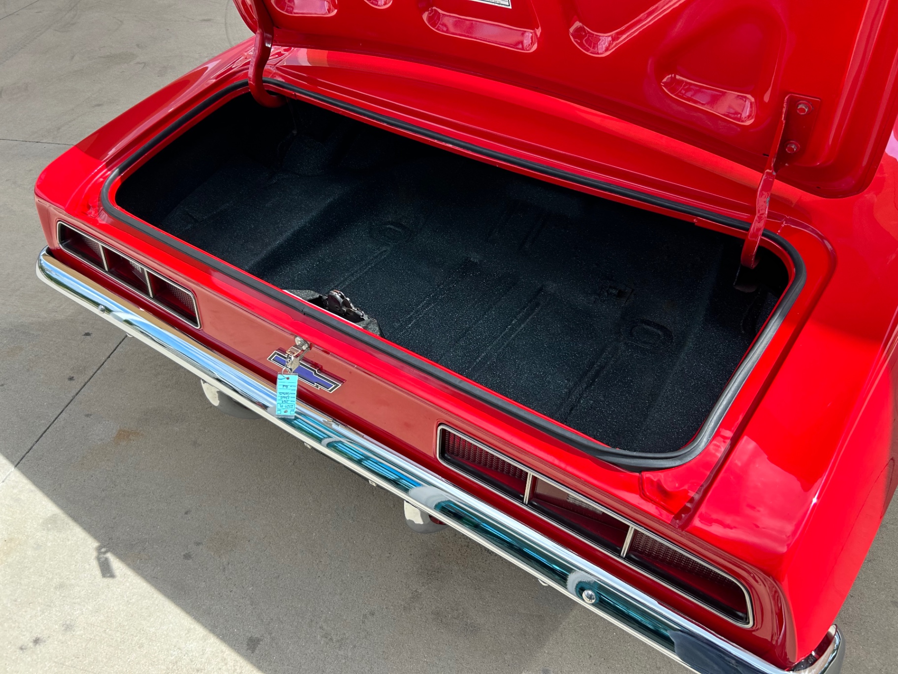 Vehicle photo 7