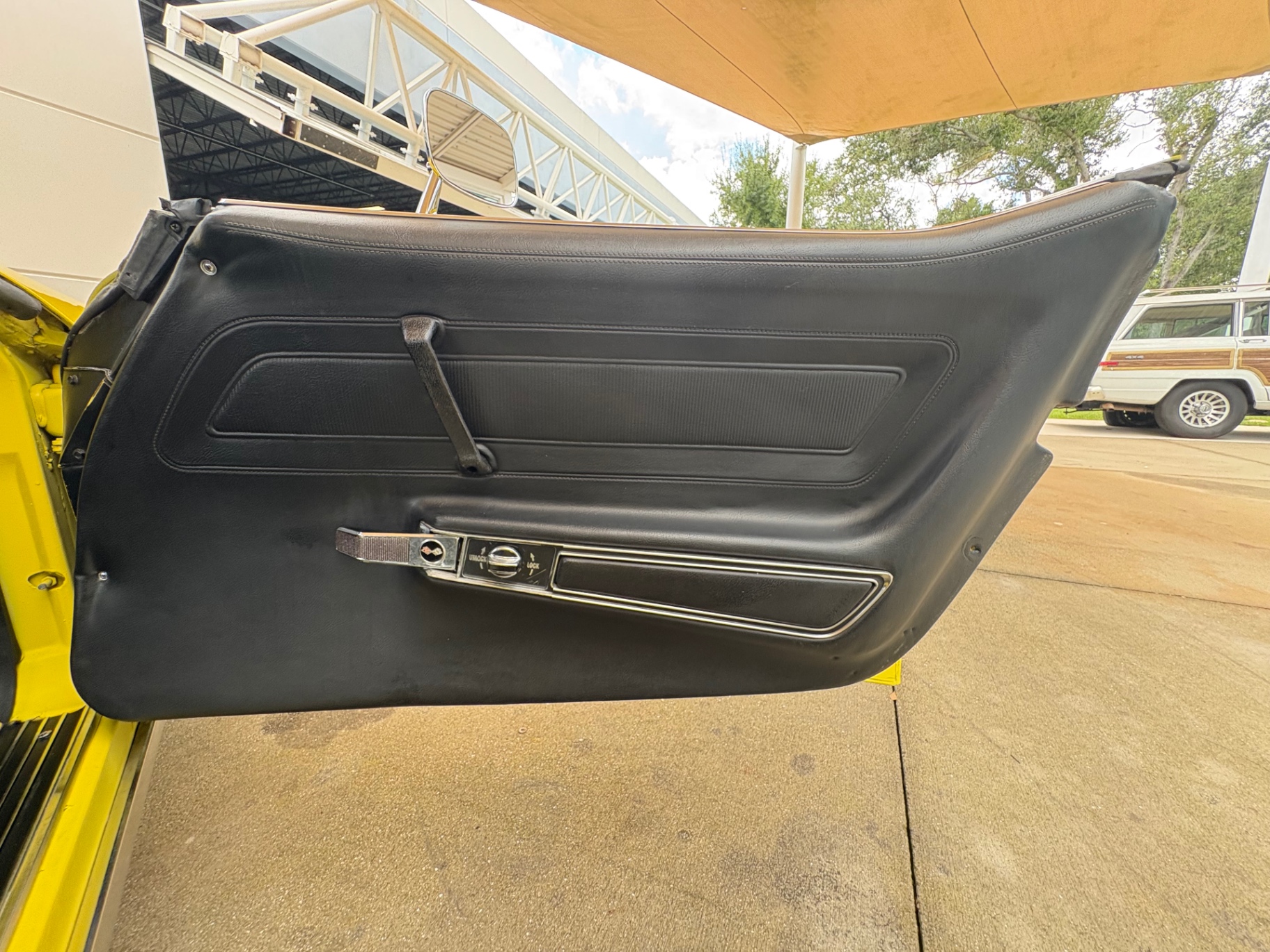 Vehicle photo 35
