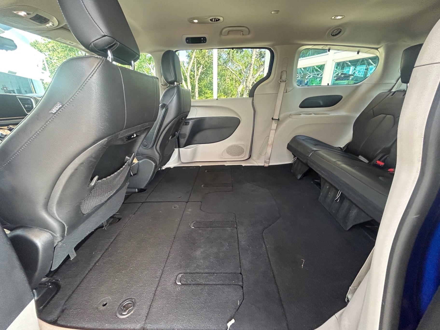 Vehicle photo 32
