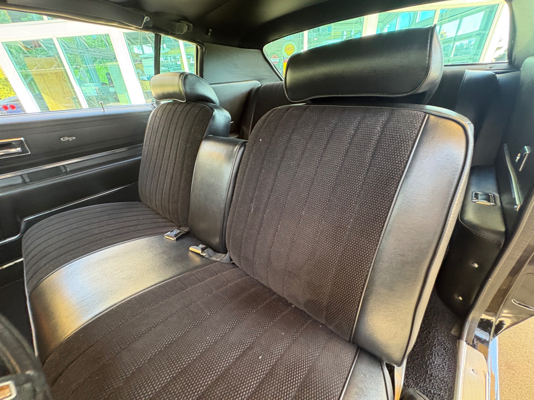 Vehicle photo 37