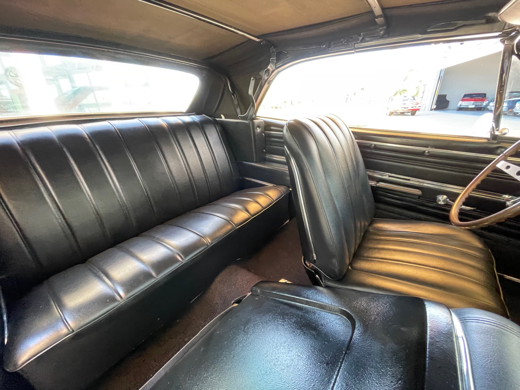 Vehicle photo 29