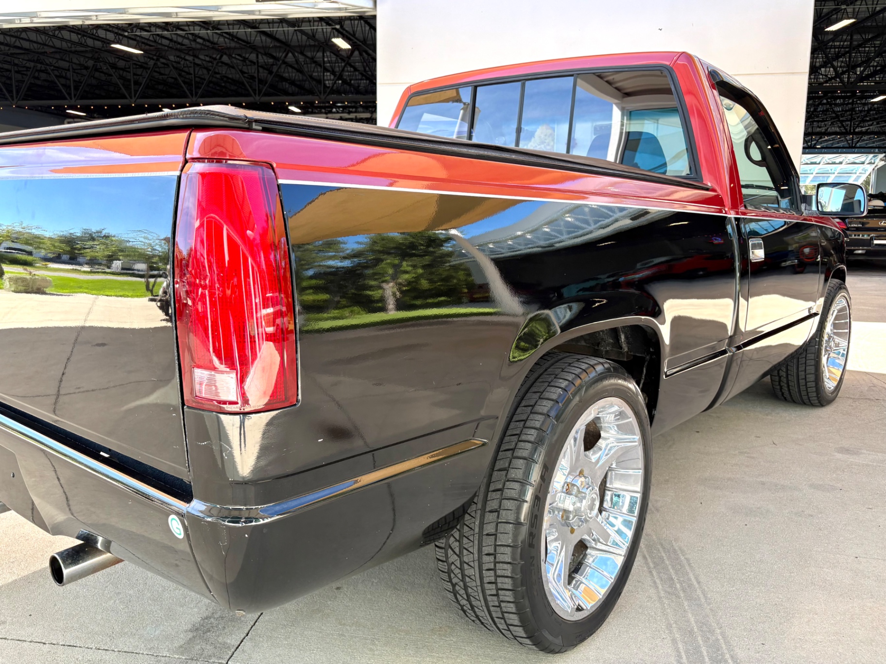 Vehicle photo 14