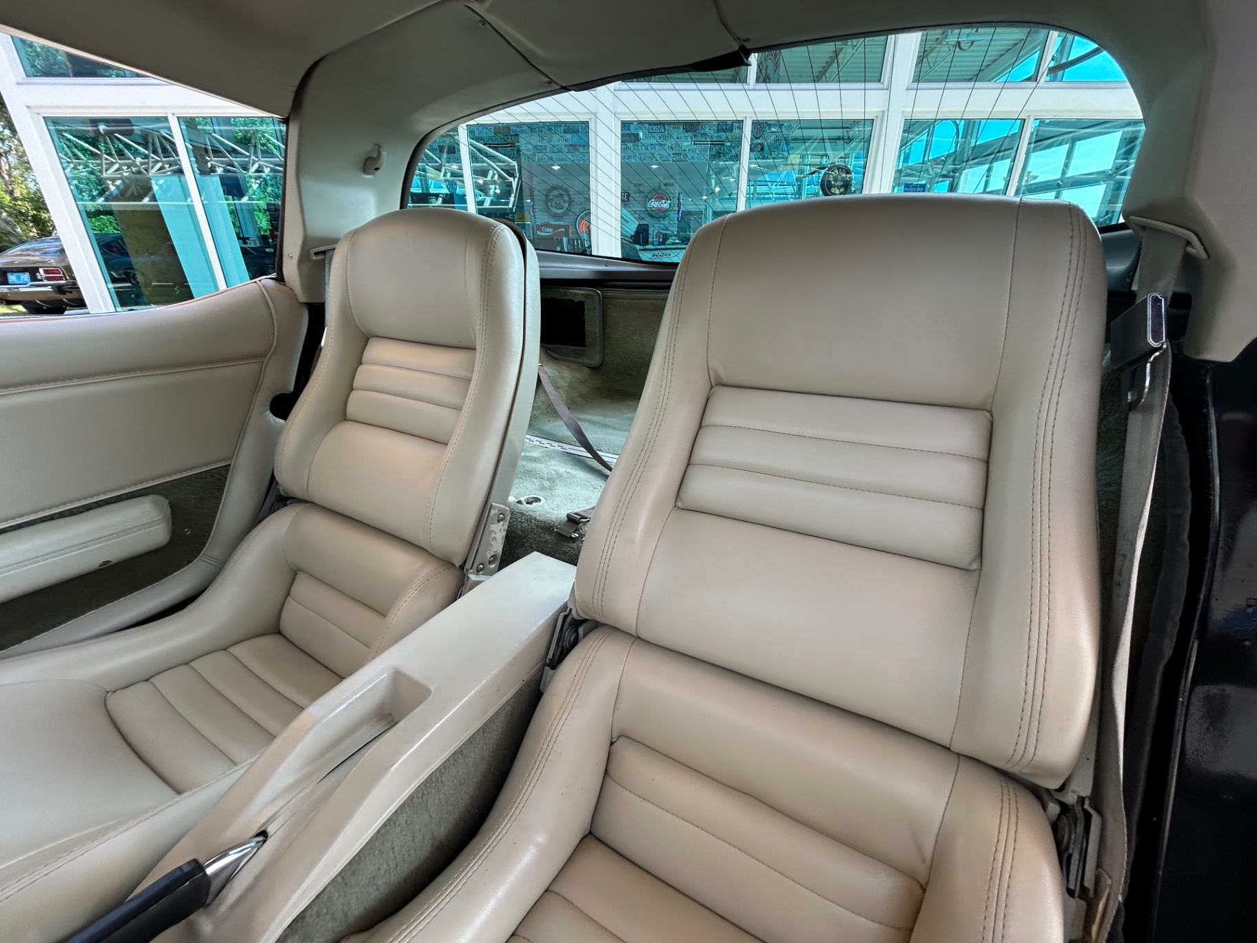Vehicle photo 33