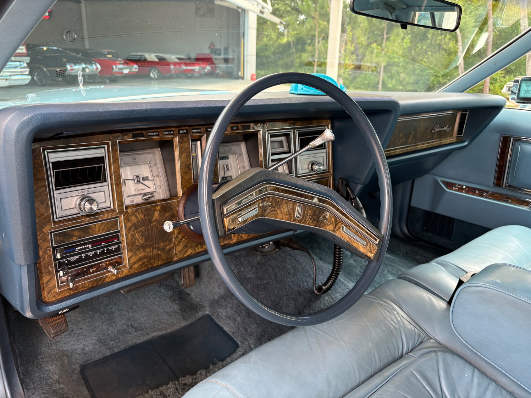Vehicle photo 32