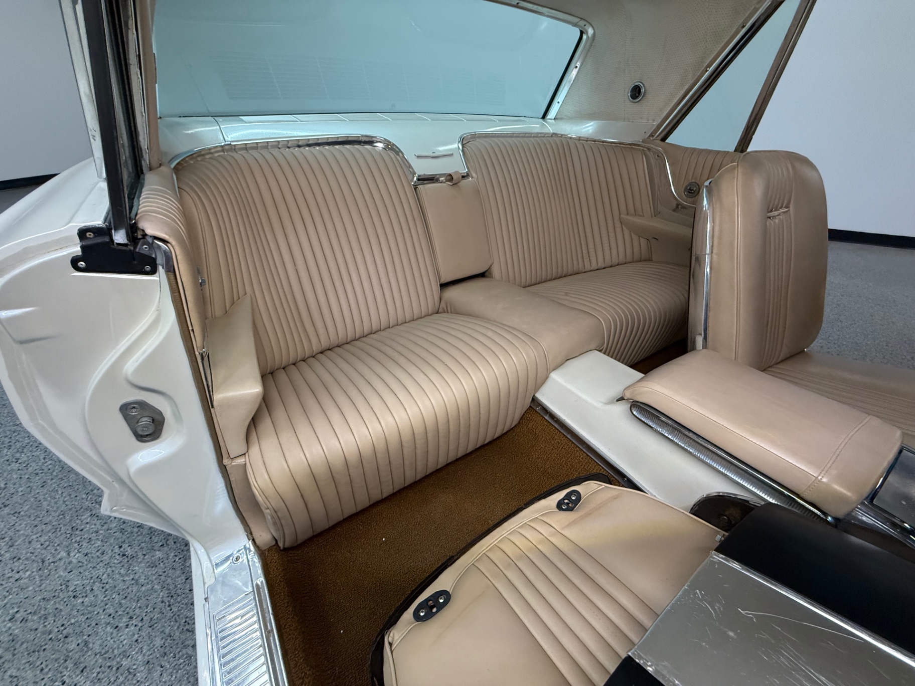 Vehicle photo 35