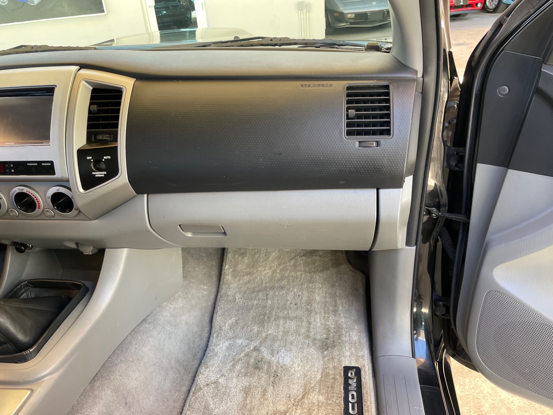 Vehicle photo 38