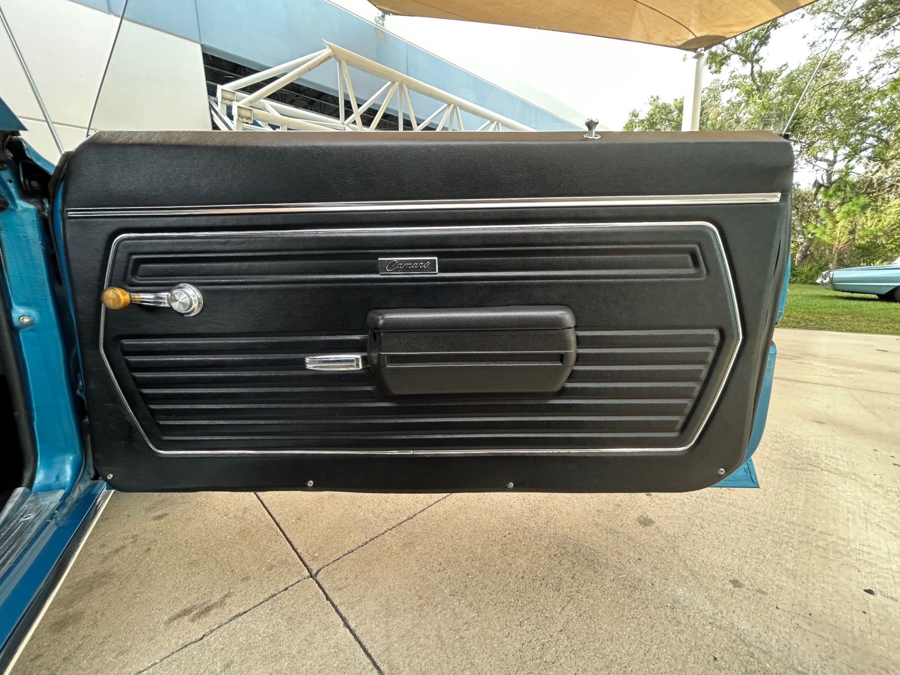 Vehicle photo 25