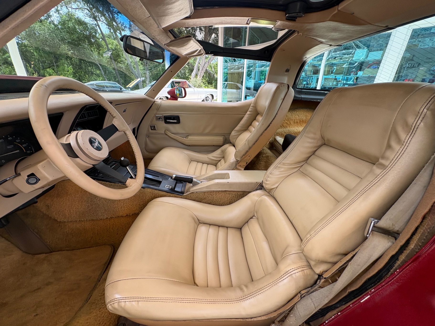 Vehicle photo 33