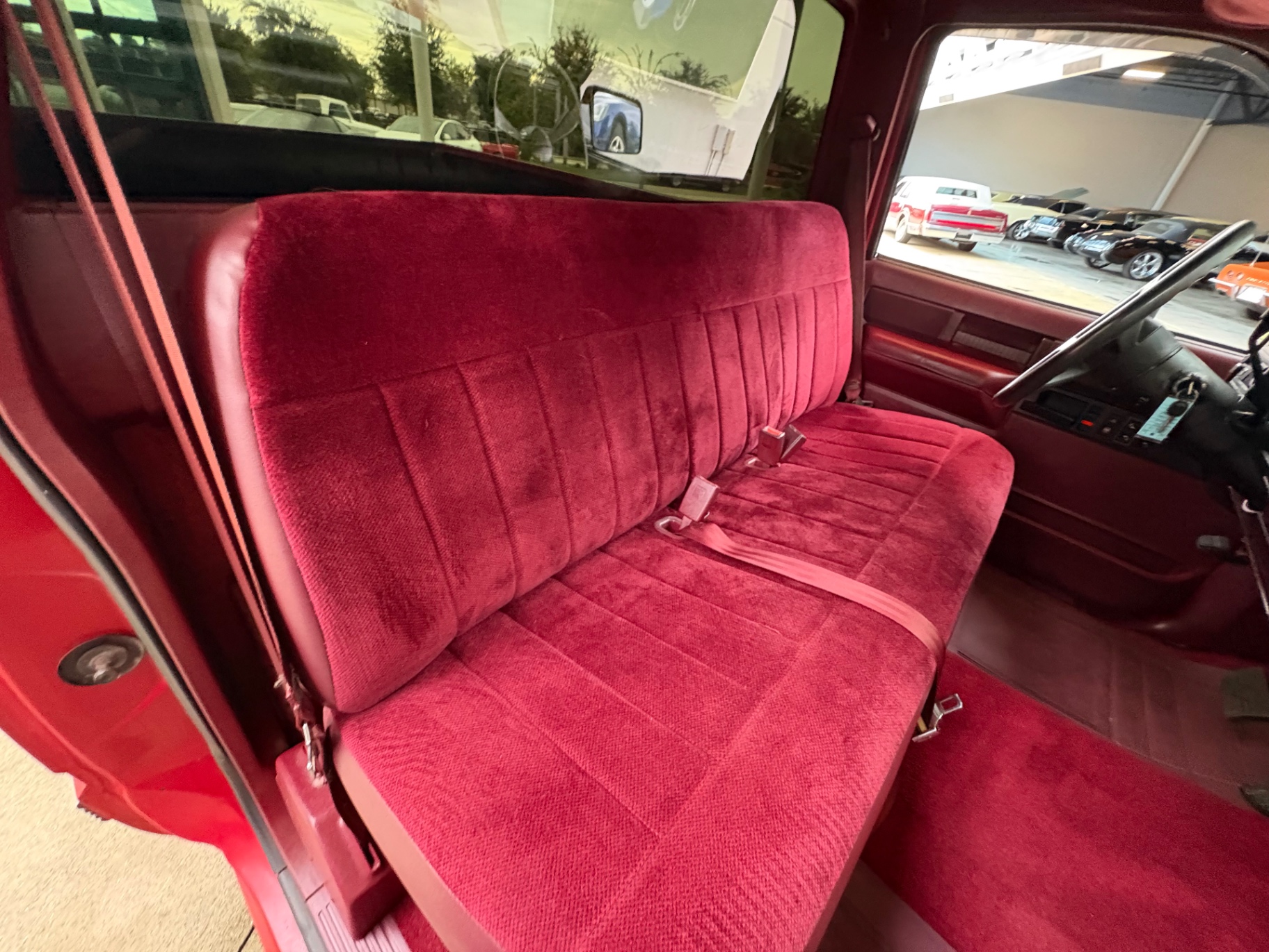 Vehicle photo 37