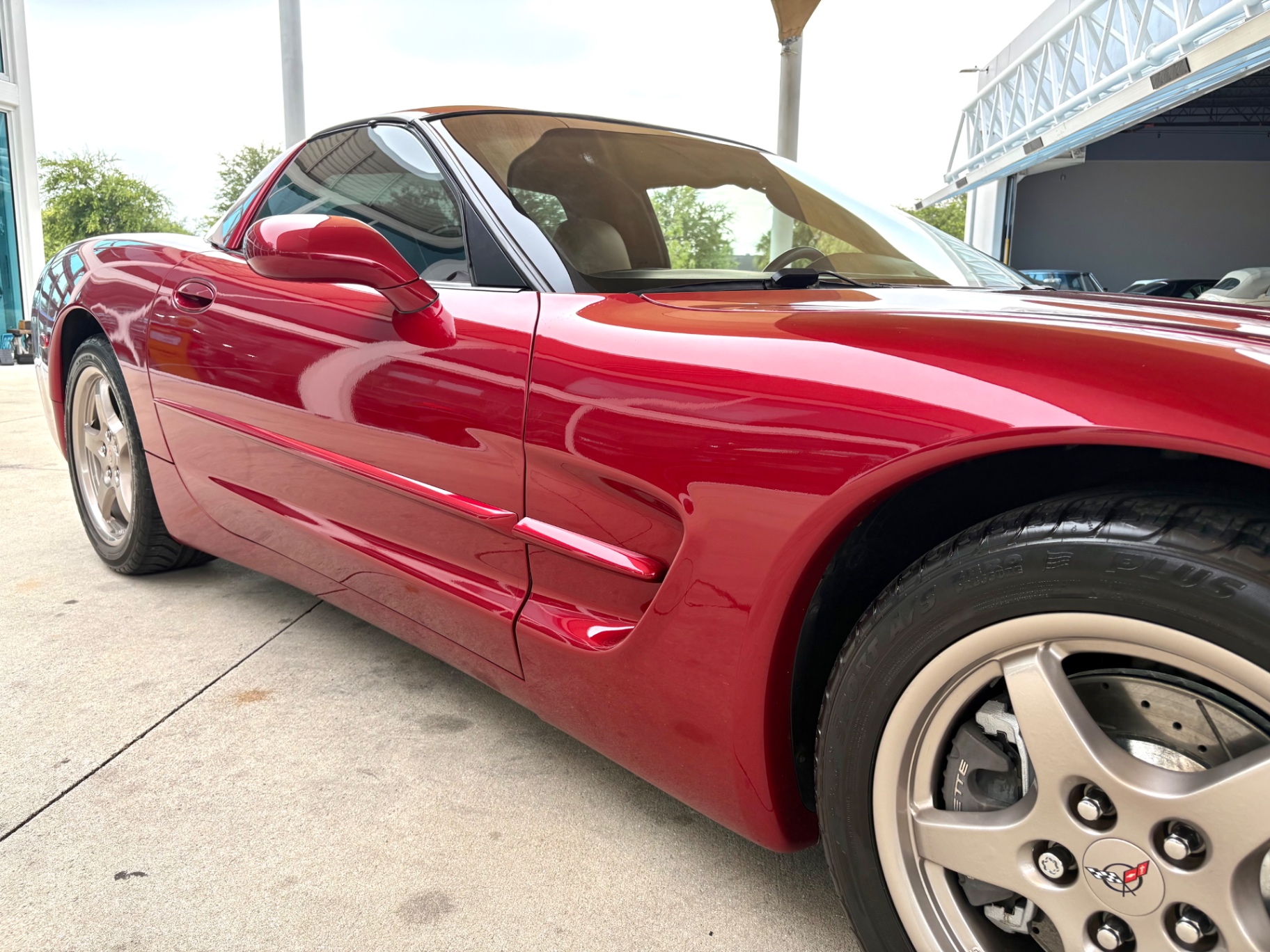 Vehicle photo 19