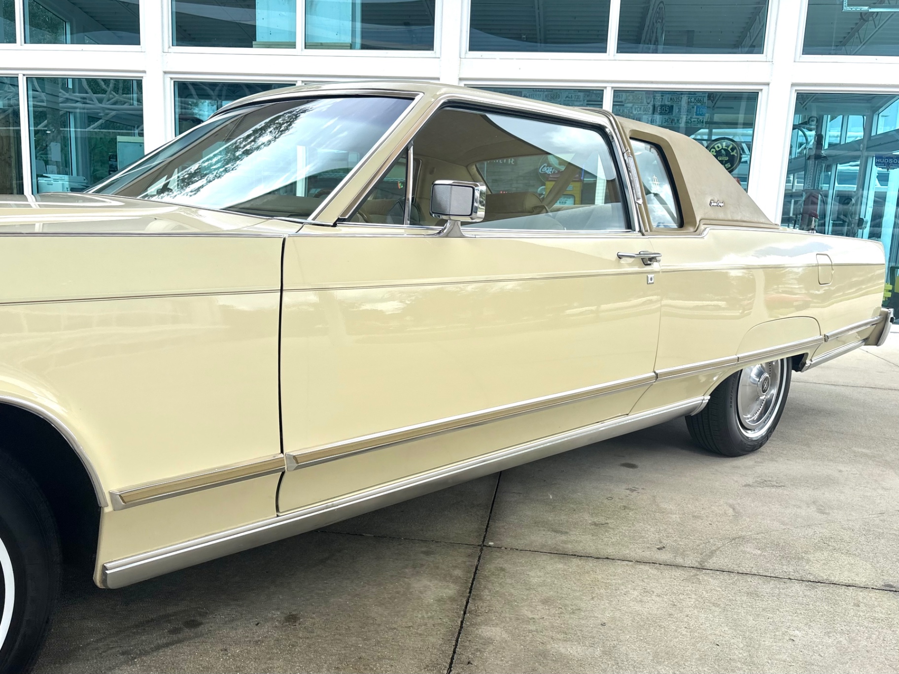 Vehicle photo 13