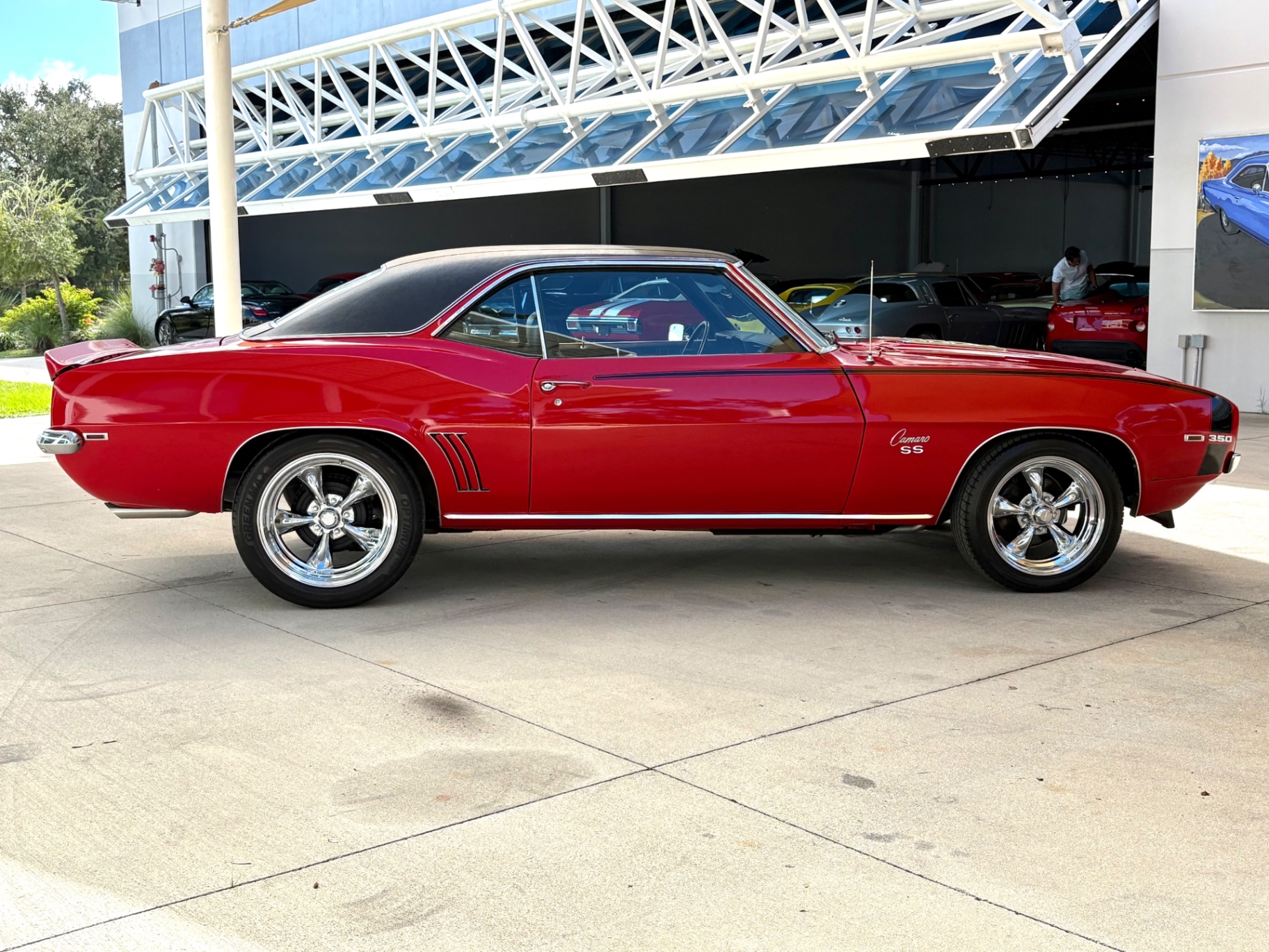 Vehicle photo 5