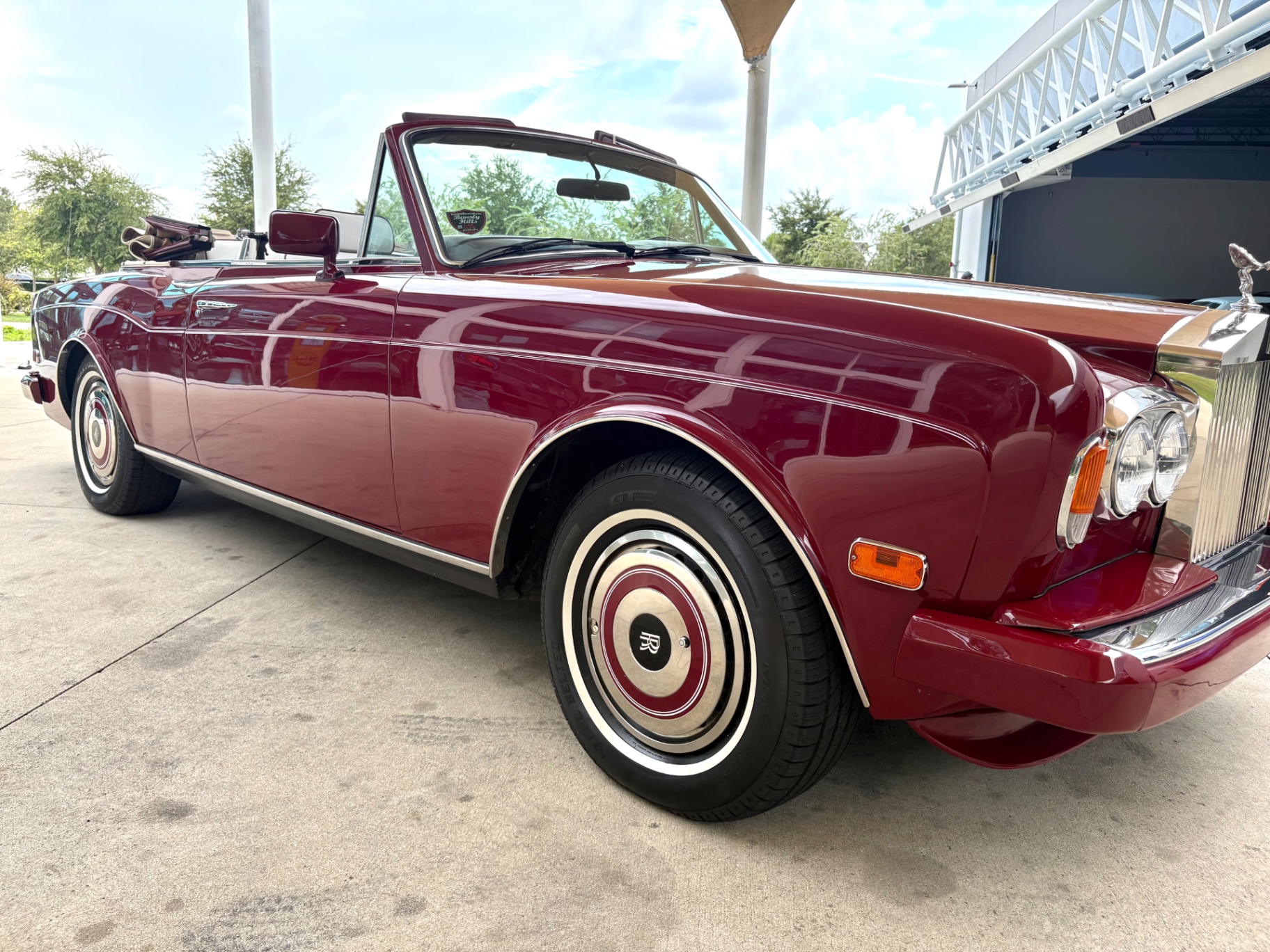 Vehicle photo 19