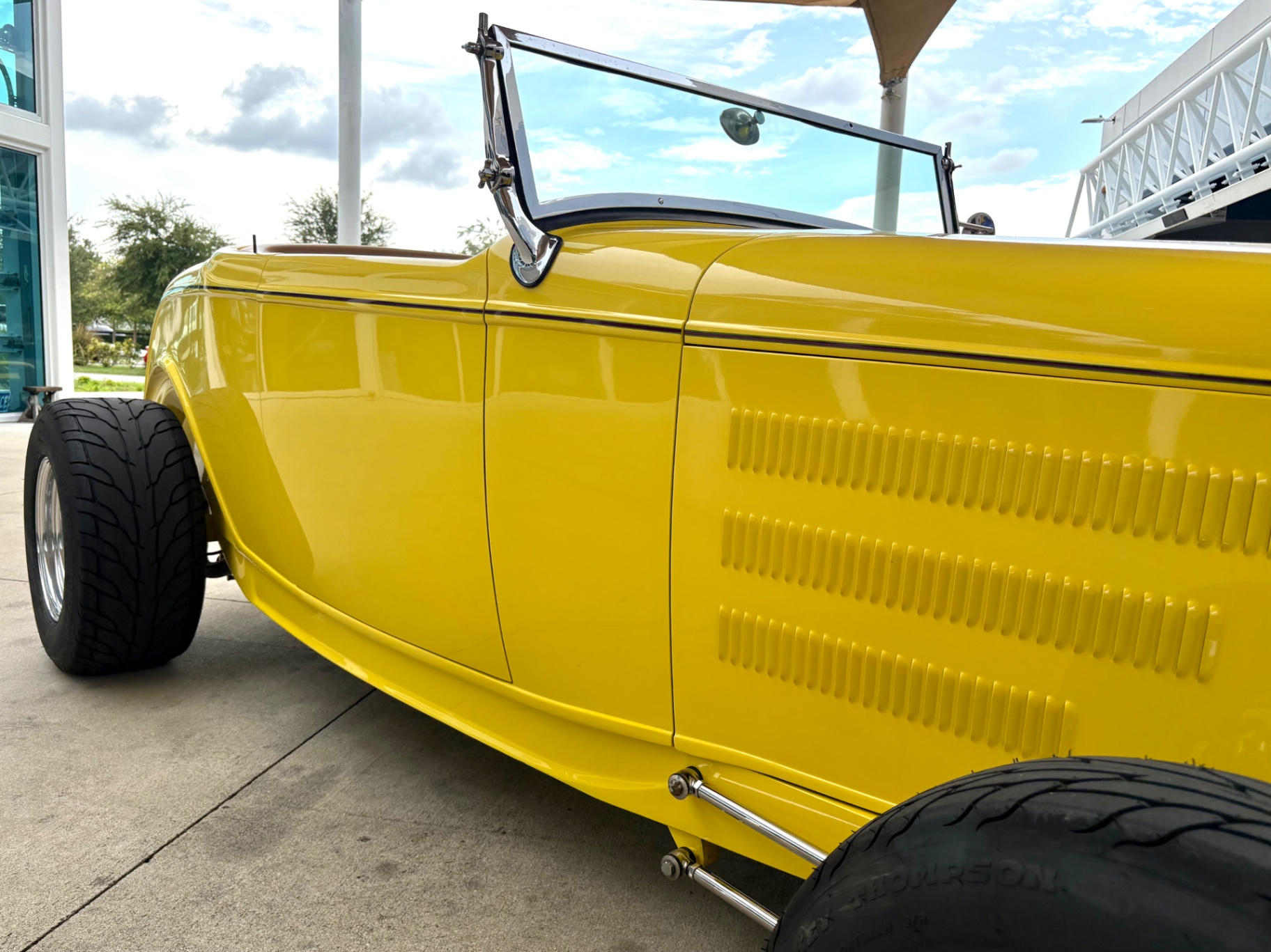 Vehicle photo 18