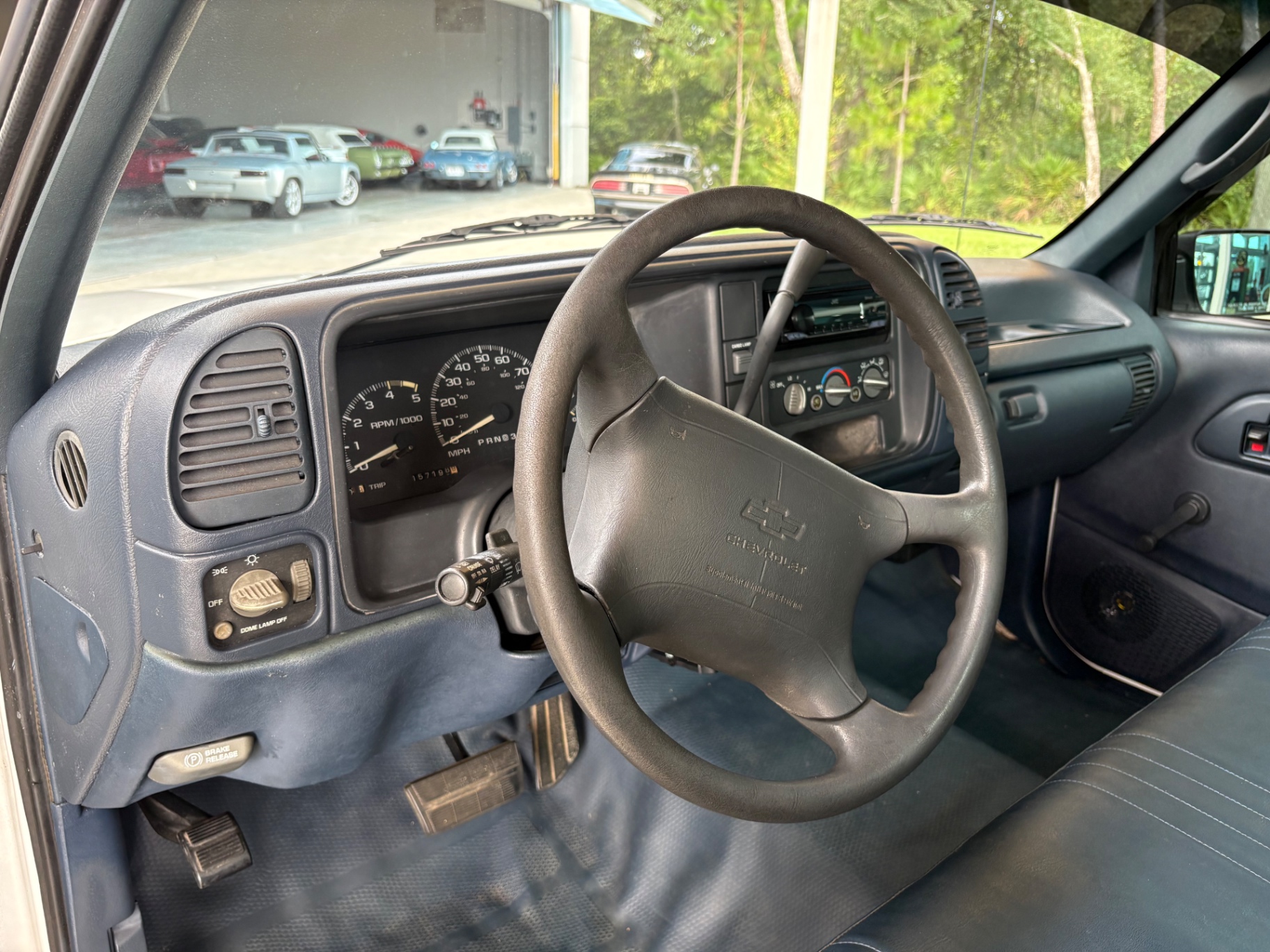 Vehicle photo 31