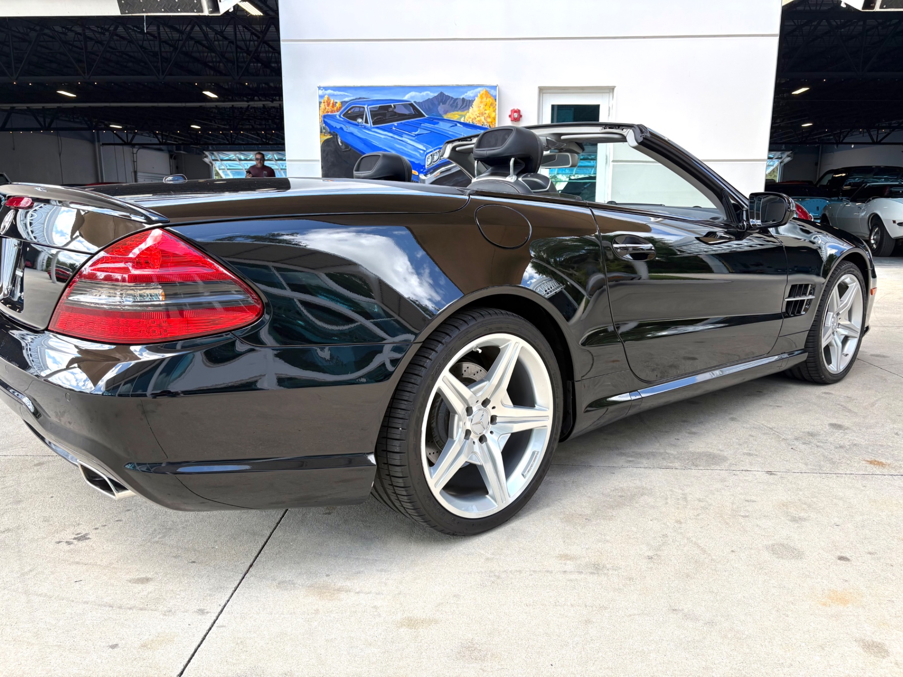 Vehicle photo 16